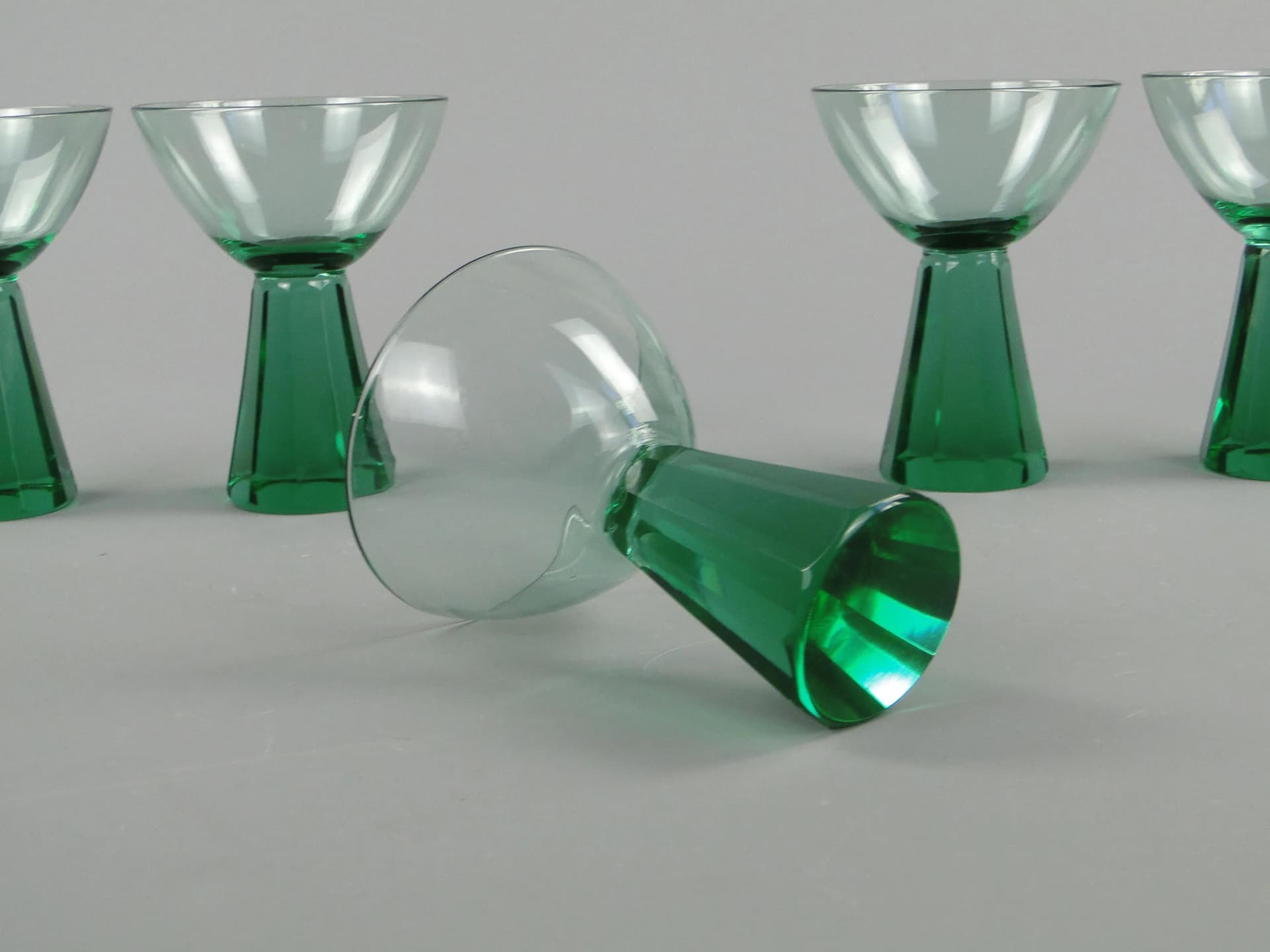 Set of Art Deco glasses, green uranium crystal glass, Czech Republic, 1930s. - 30015