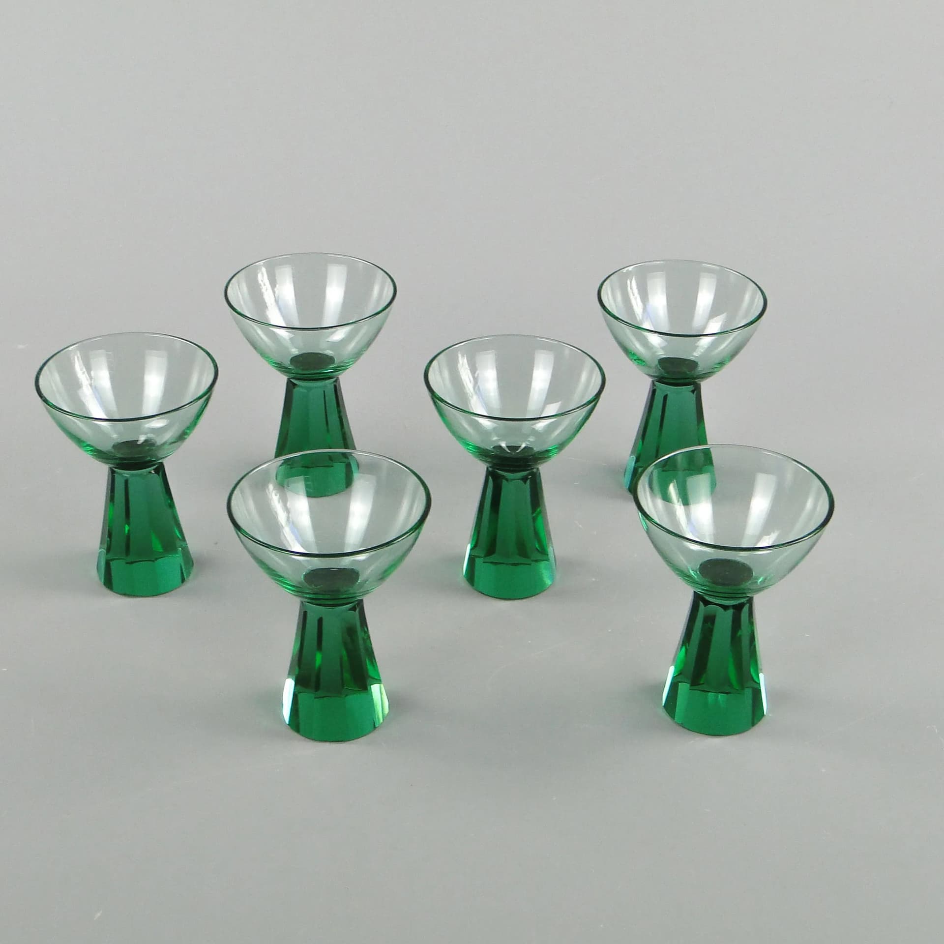 Set of Art Deco glasses, green uranium crystal glass, Czech Republic, 1930s. - 30016