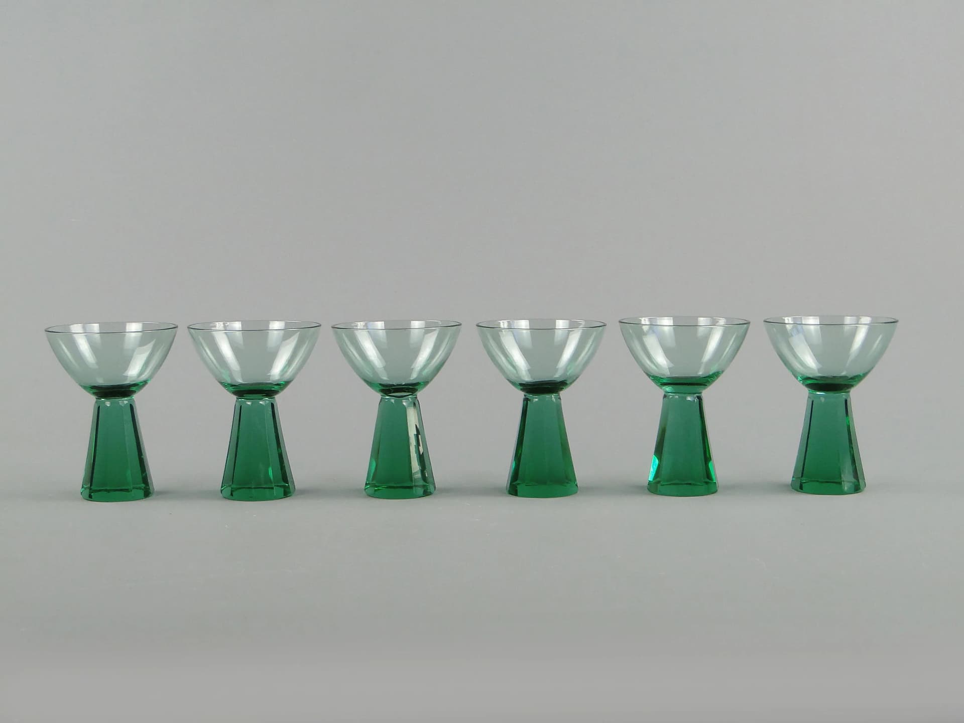 Set of Art Deco glasses, green uranium crystal glass, Czech Republic, 1930s. - 30010