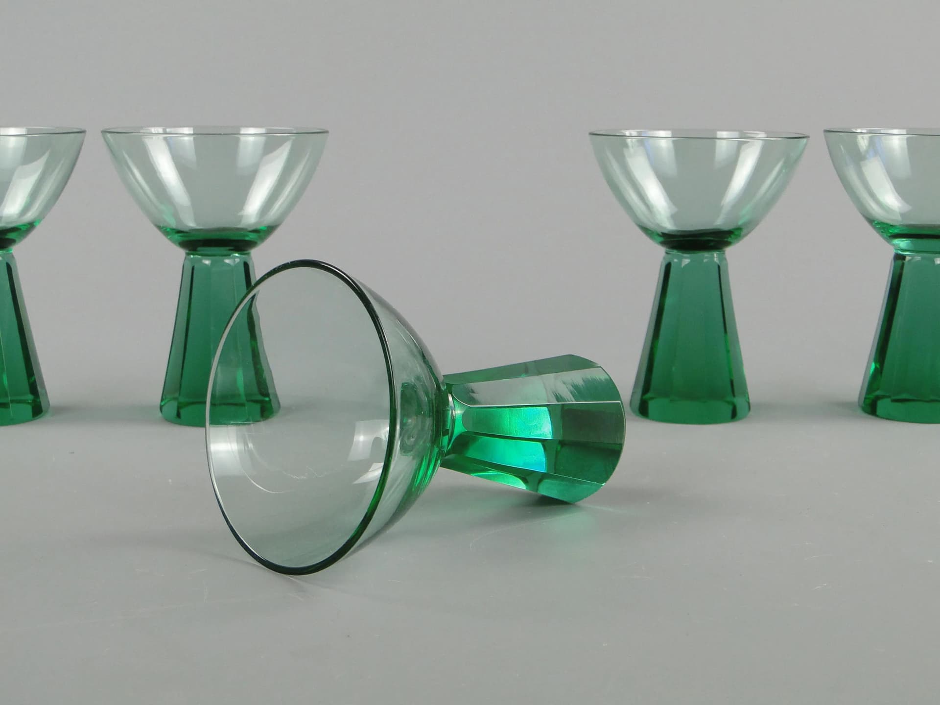 Set of Art Deco glasses, green uranium crystal glass, Czech Republic, 1930s. - 30014