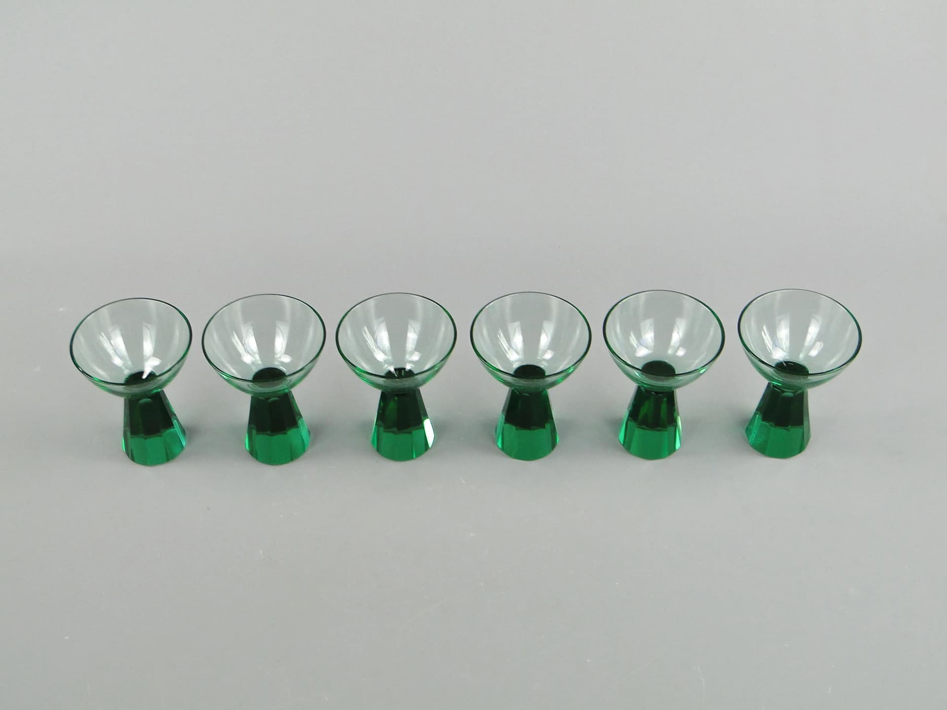 Set of Art Deco glasses, green uranium crystal glass, Czech Republic, 1930s. - 30011