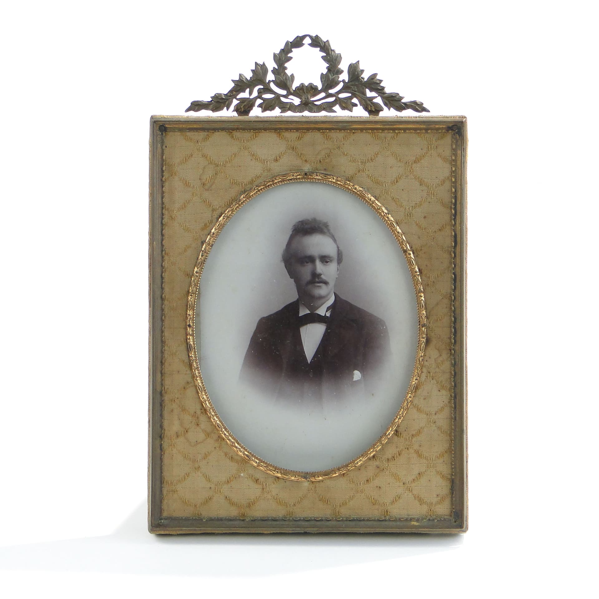 Picture frame Napoleon III, gilded bronze, beige silk, France, 19th c. - 3594