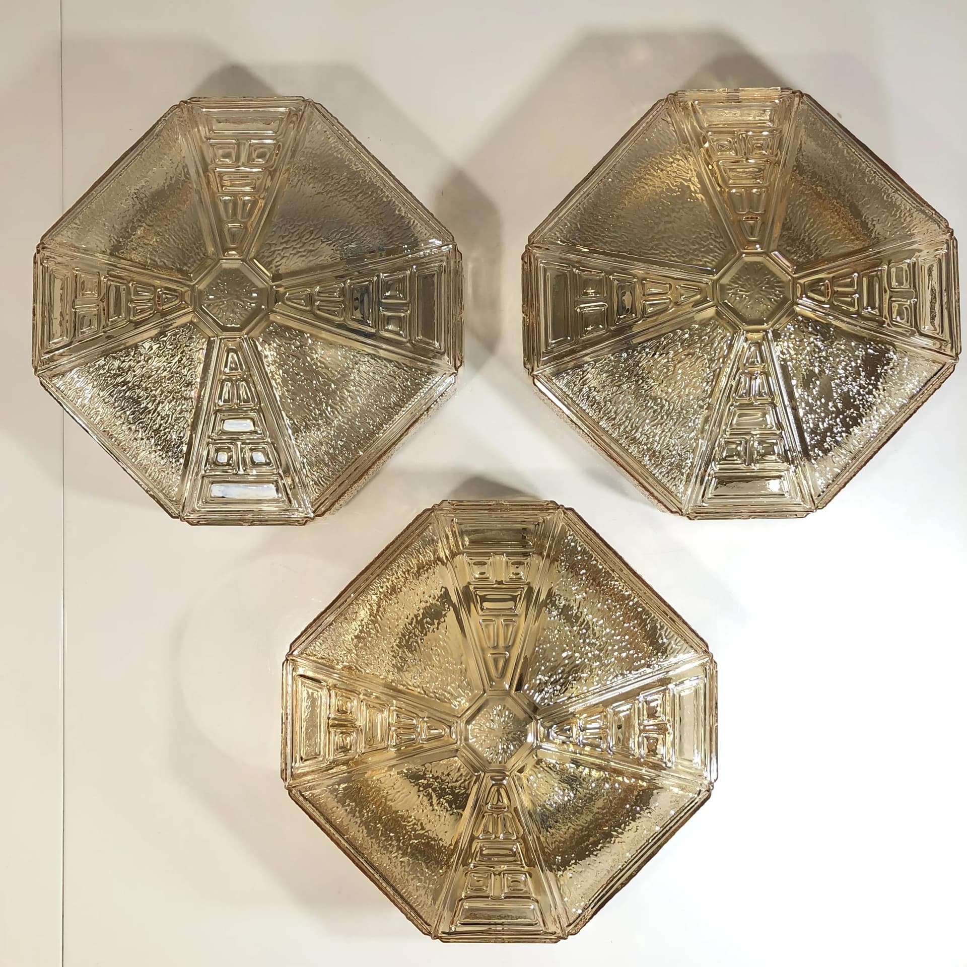 Komplet trzech kinkietów, szkło złoty, stal czarna, Niemcy, lata 70. - 30244