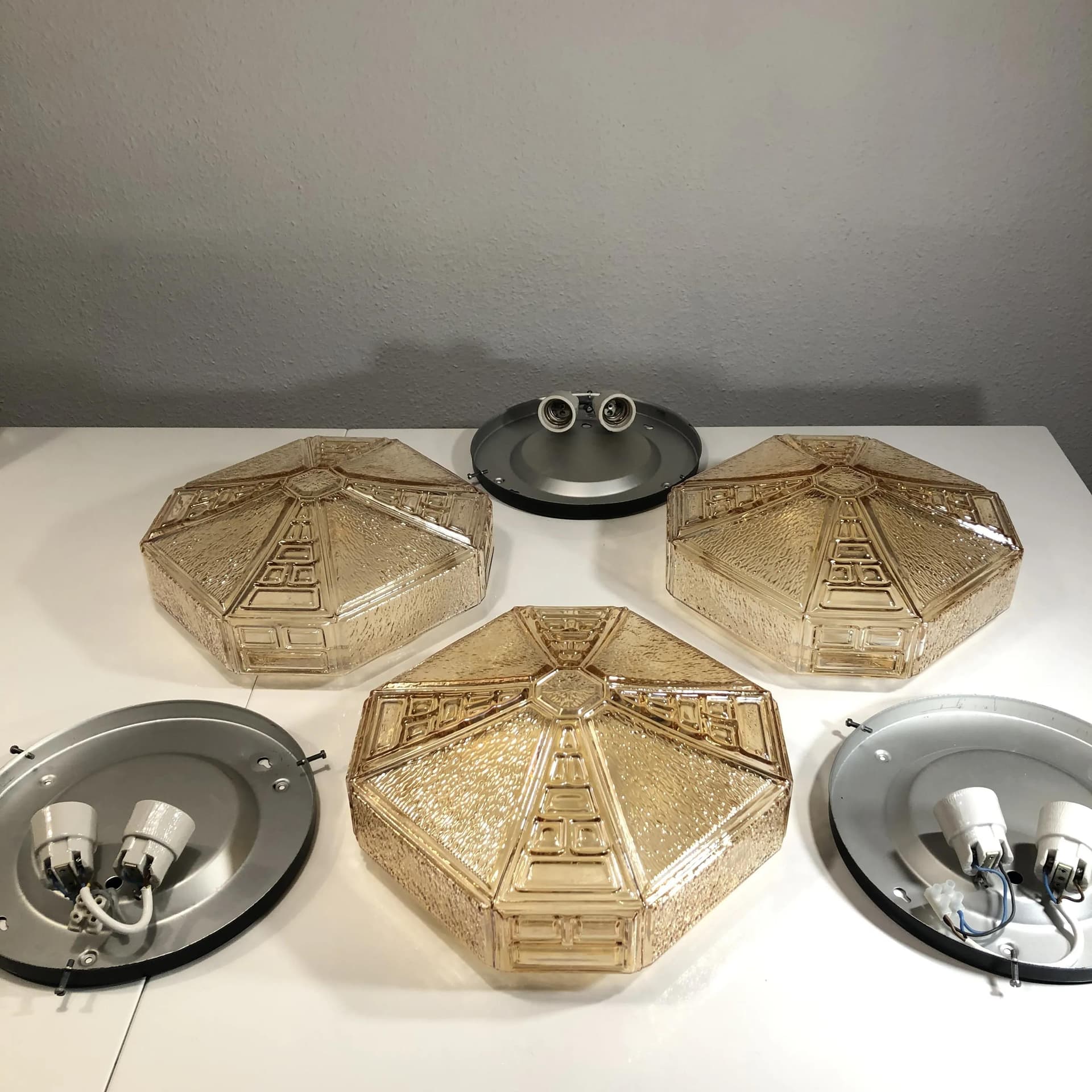 Komplet trzech kinkietów, szkło złoty, stal czarna, Niemcy, lata 70. - 30243