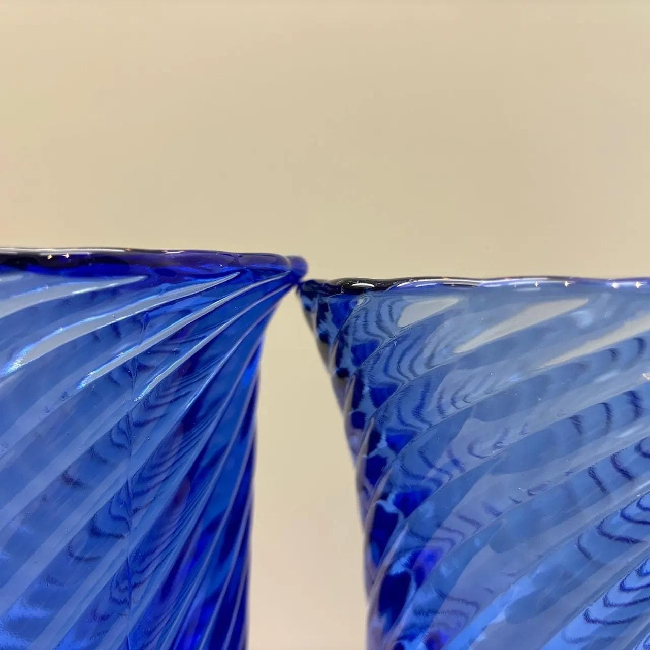 Para wazonów Spirelli, szkło niebieskie, proj. R. Serwicki, Huta Ząbkowice, Polska, lata 70. - 30236