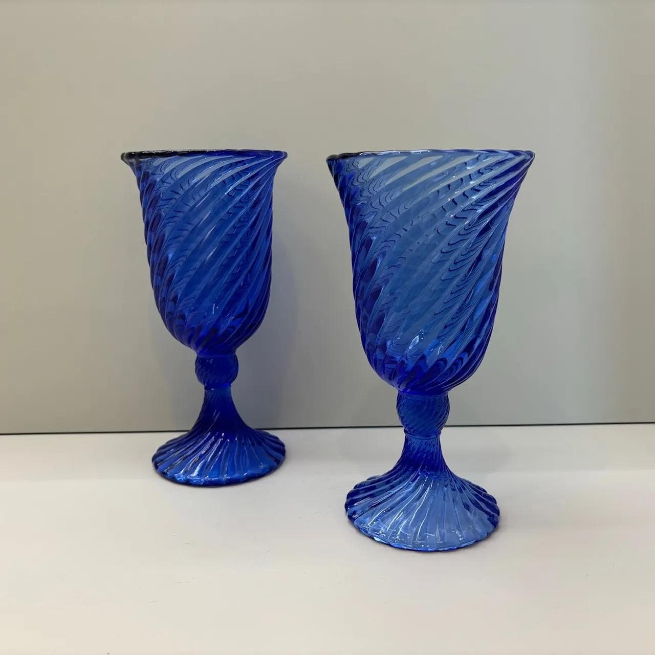 Para wazonów Spirelli, szkło niebieskie, proj. R. Serwicki, Huta Ząbkowice, Polska, lata 70. - 30238