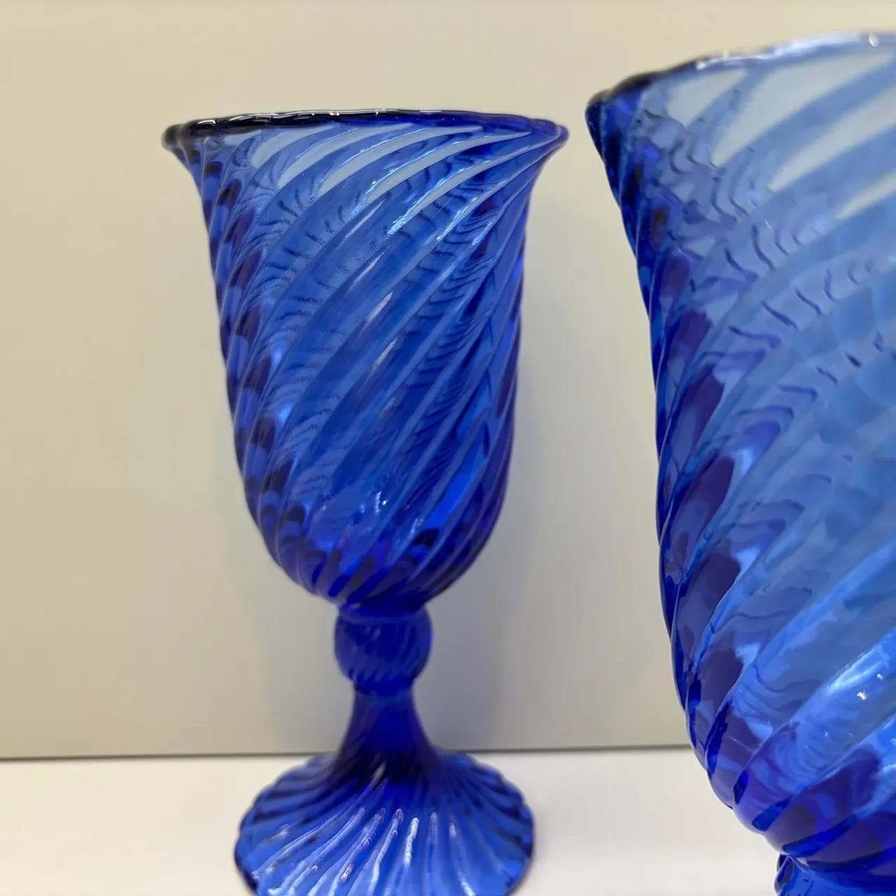 Para wazonów Spirelli, szkło niebieskie, proj. R. Serwicki, Huta Ząbkowice, Polska, lata 70. - 30237