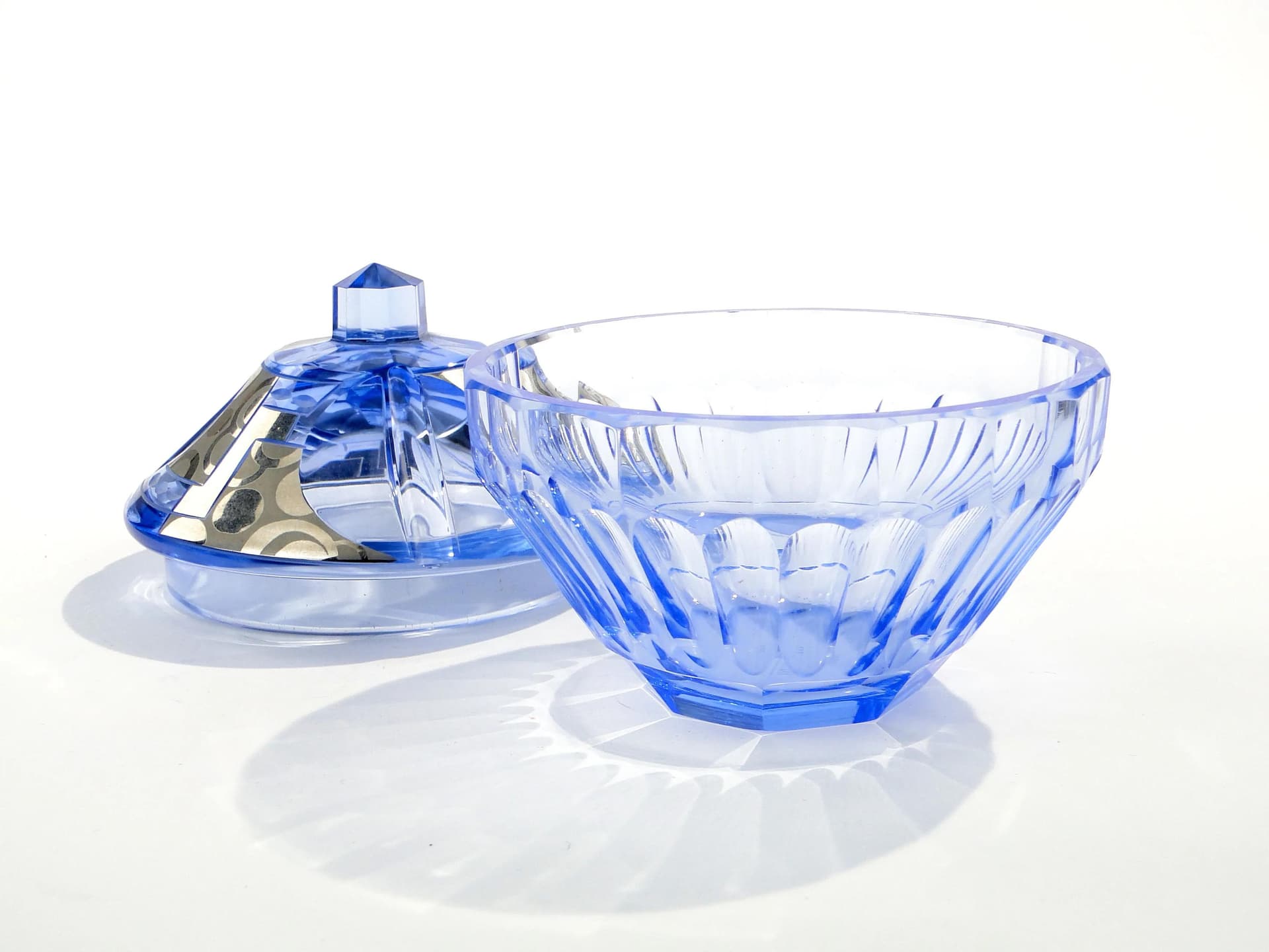 Bomboniera Art déco, szkło kryształowe błękitne, srebro, Moser, Czechosłowacja, lata 30. - 30505