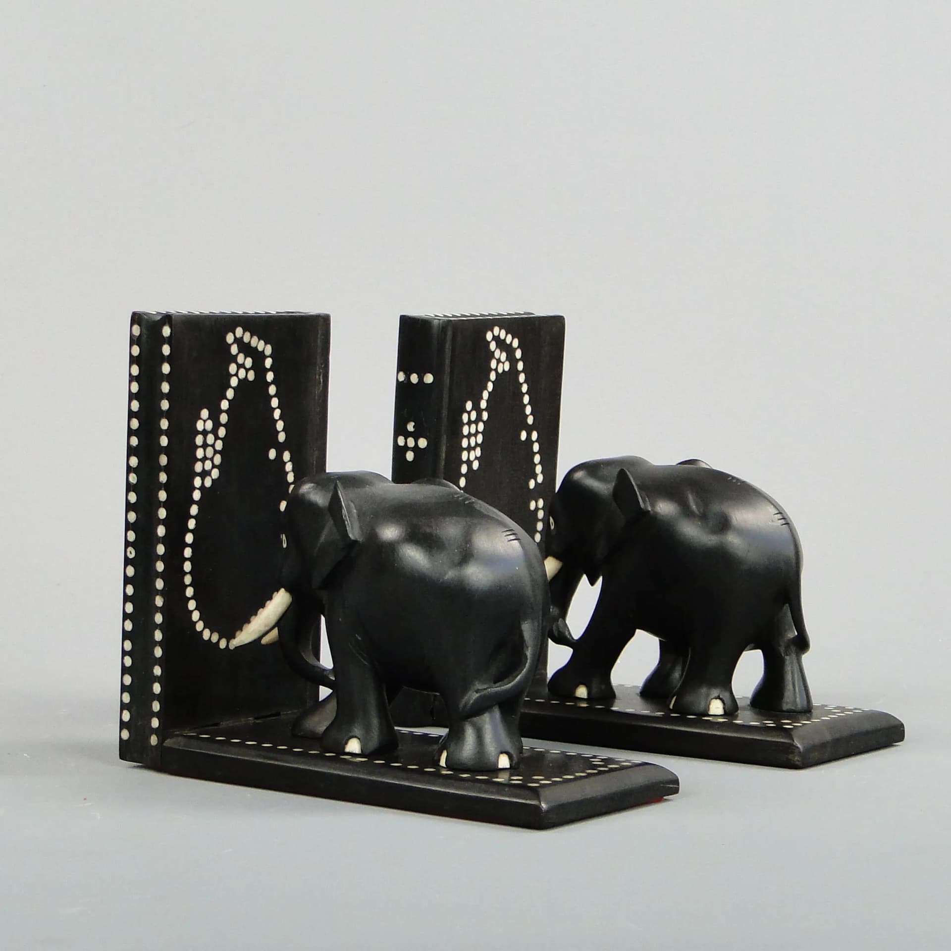 Para podpórek do książek, motyw słoni, heban czarny, kość słoniowa, Sri Lanka, lata 60. - 30474