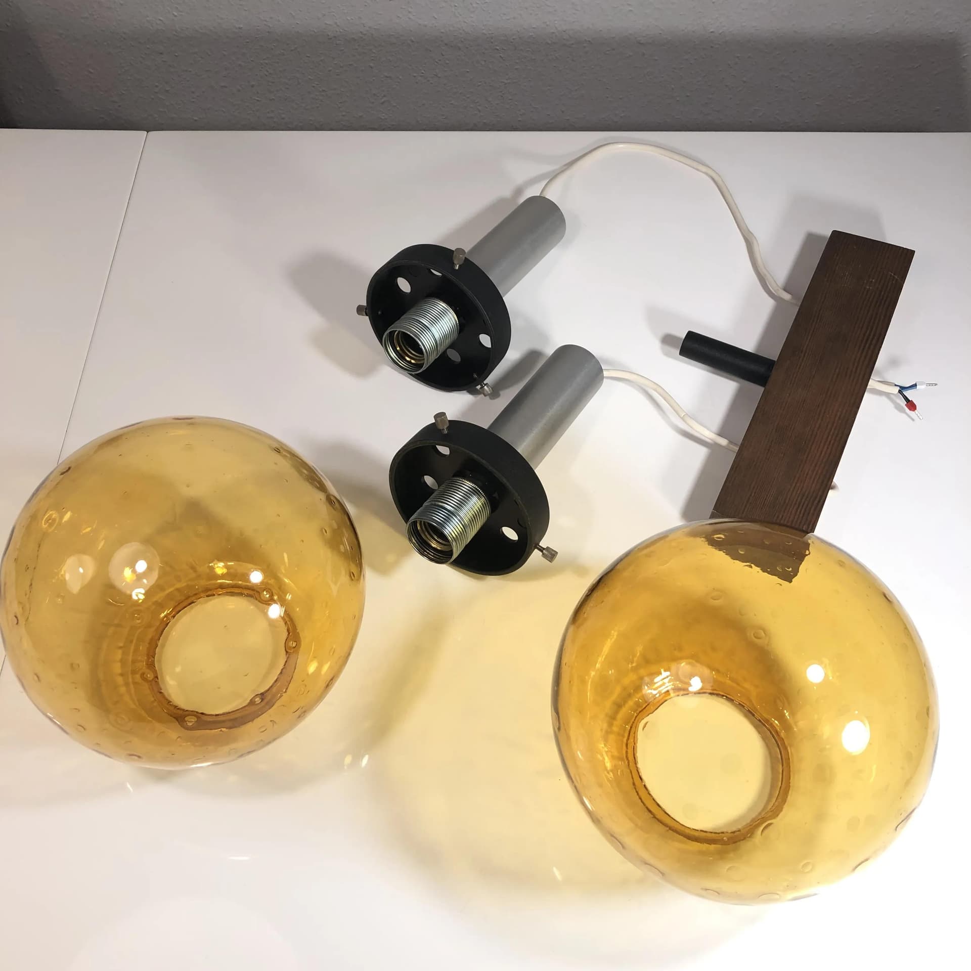 Lampa wisząca, szkło pomarańczowe, aluminium, Polska, lata 70. - 30382