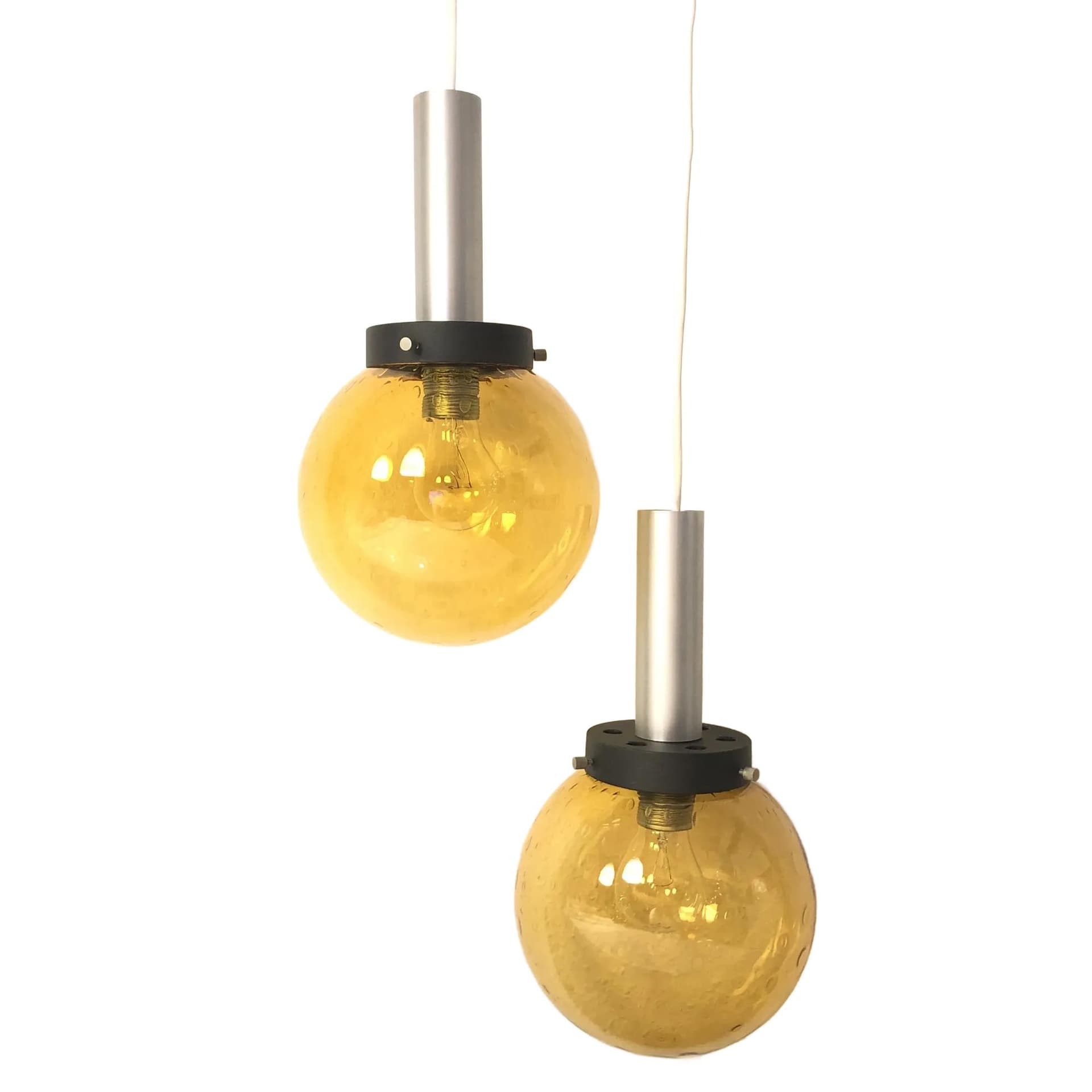 Lampa wisząca, szkło pomarańczowe, aluminium, Polska, lata 70.