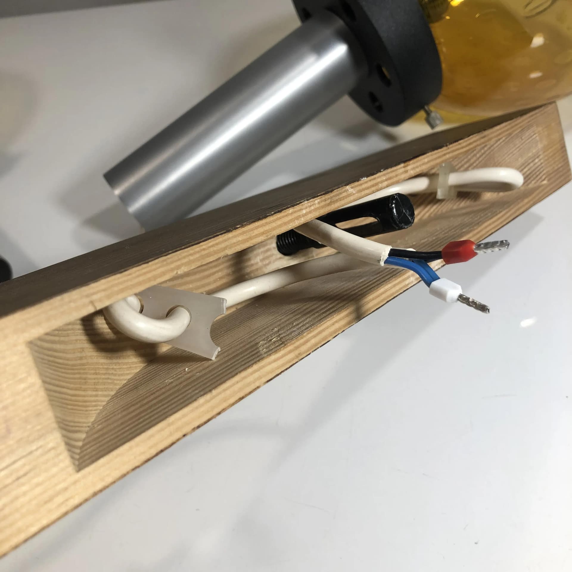 Lampa wisząca, szkło pomarańczowe, aluminium, Polska, lata 70. - 30380