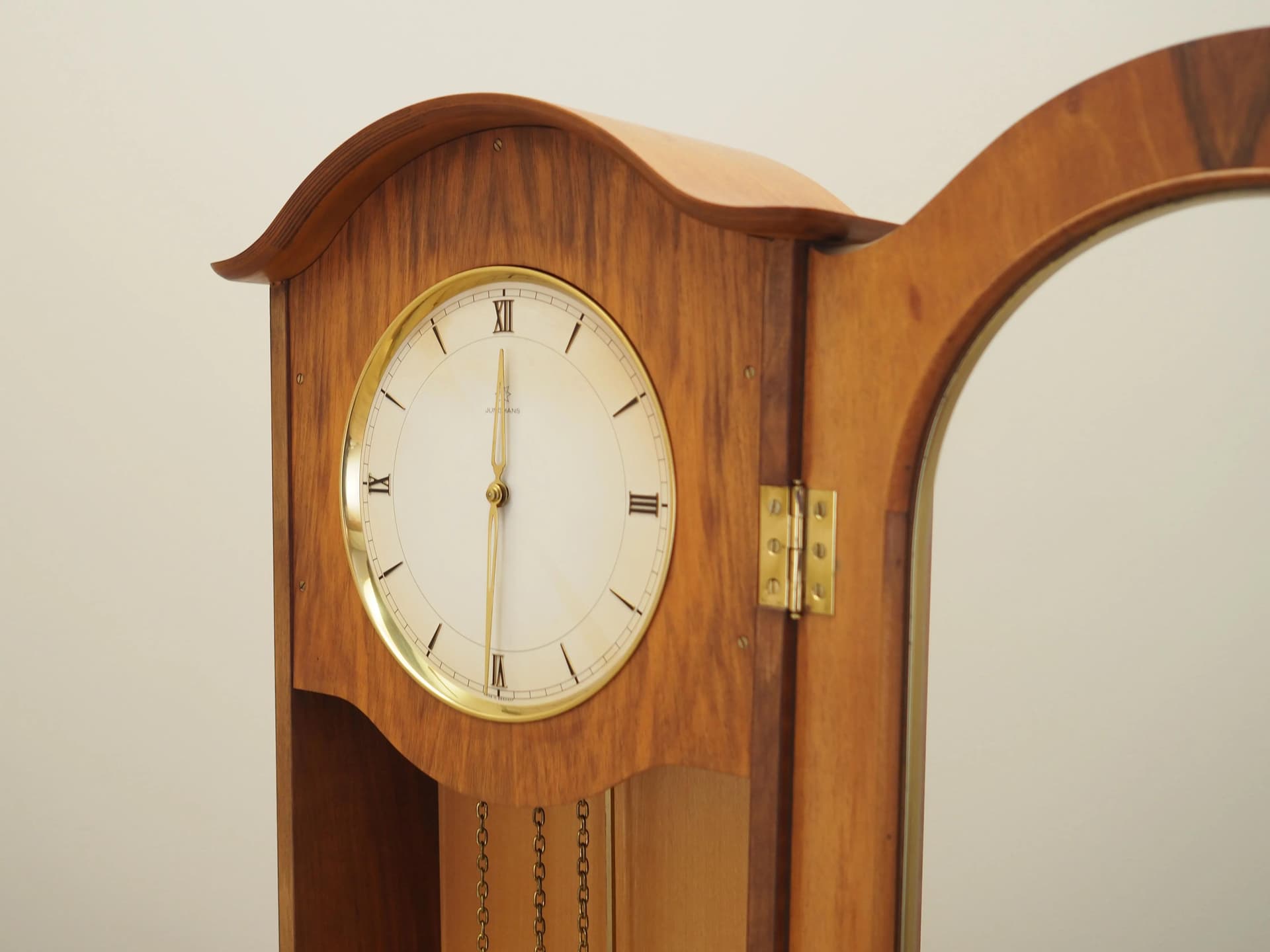 Zegar stojący, fornir brązowy, drewno sosna, Junghans, Niemcy, lata 60. - 30557