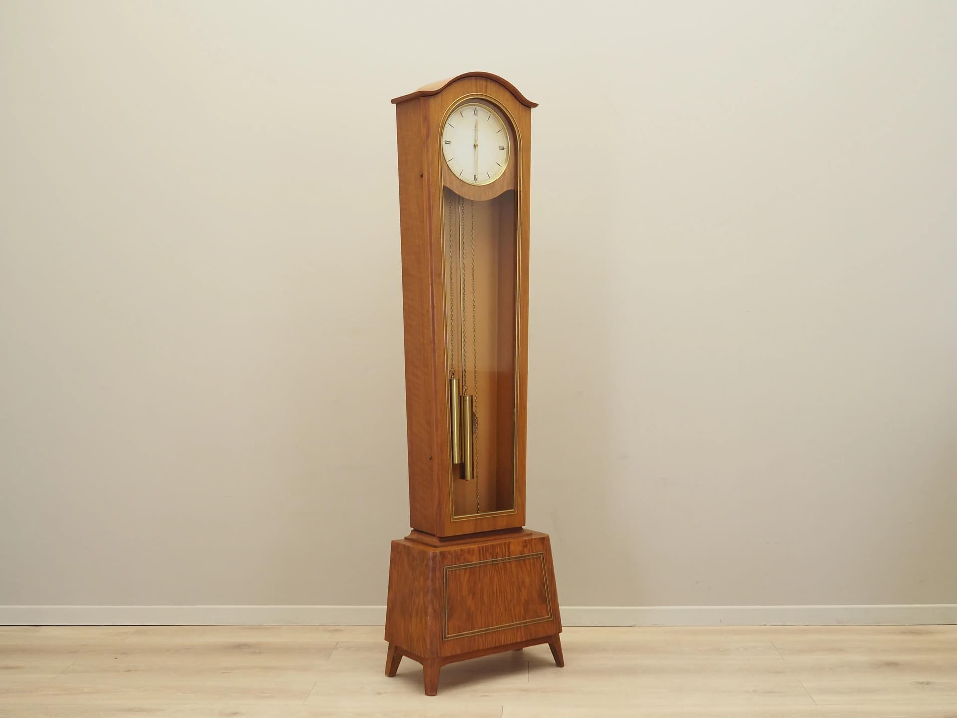Zegar stojący, fornir brązowy, drewno sosna, Junghans, Niemcy, lata 60. - 30550