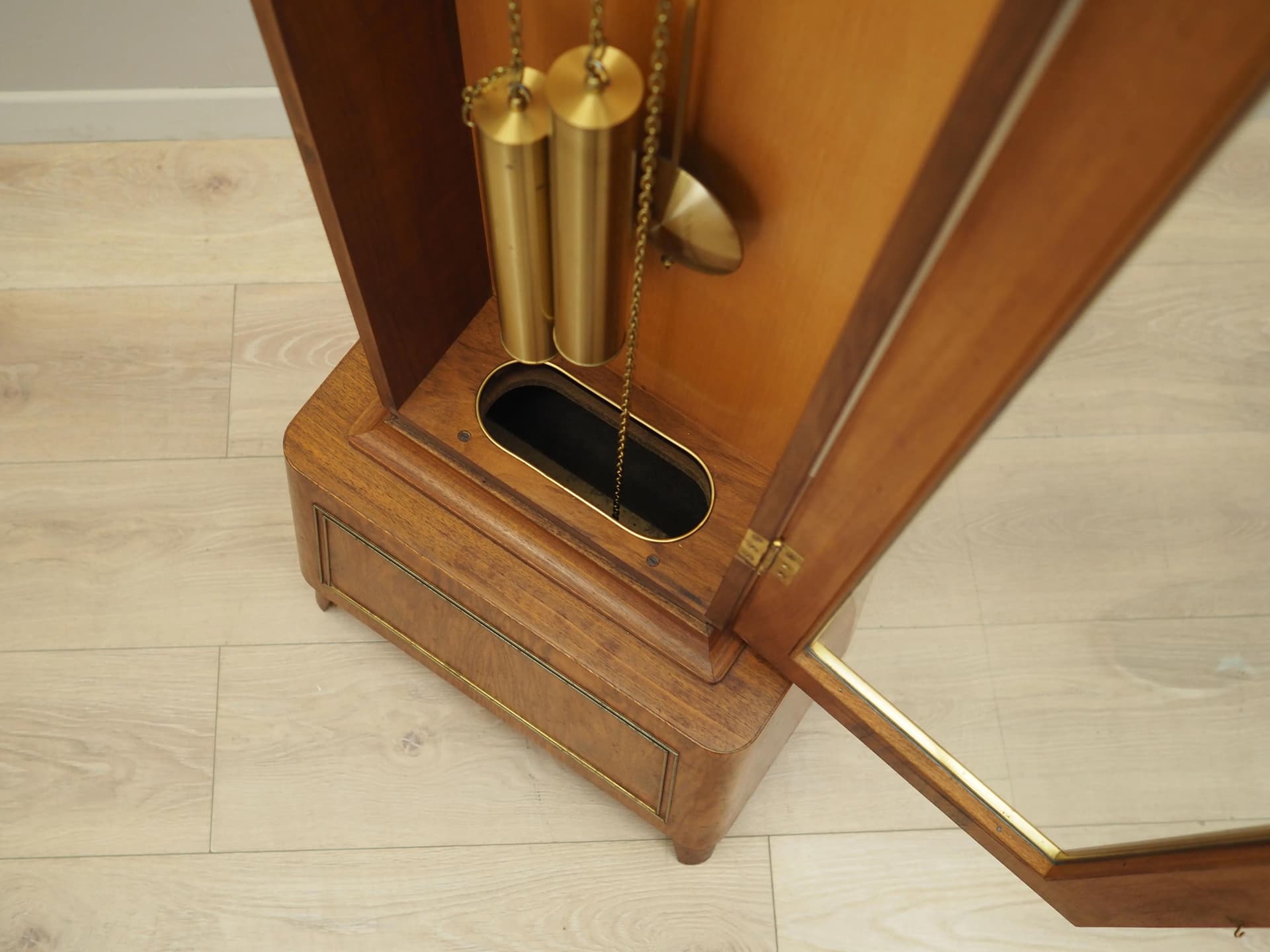 Zegar stojący, fornir brązowy, drewno sosna, Junghans, Niemcy, lata 60. - 30558