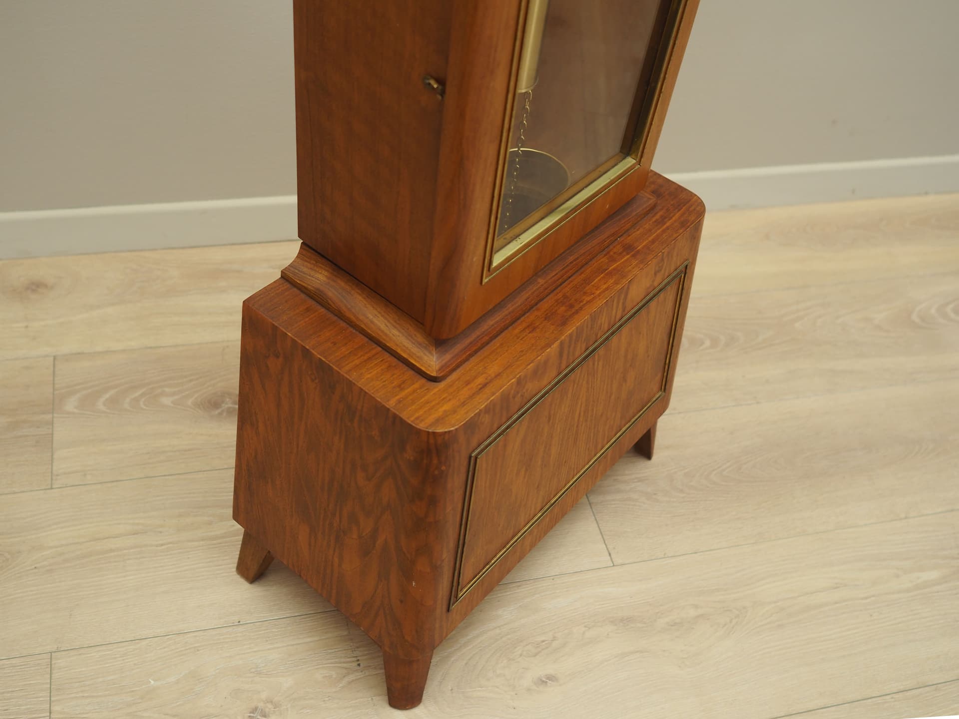 Zegar stojący, fornir brązowy, drewno sosna, Junghans, Niemcy, lata 60. - 64580