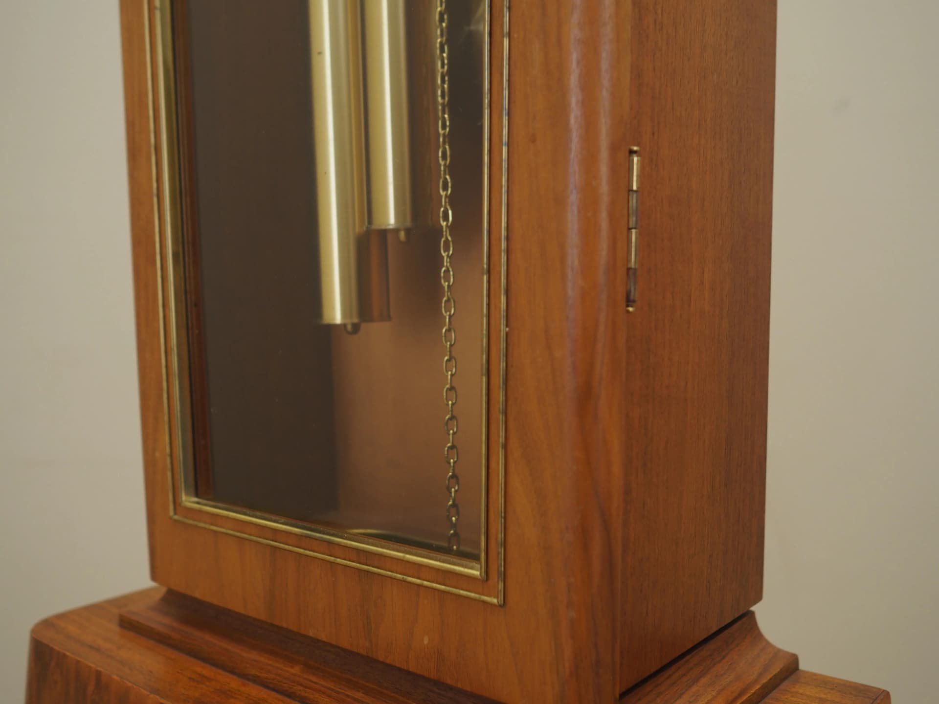 Zegar stojący, fornir brązowy, drewno sosna, Junghans, Niemcy, lata 60. - 30556