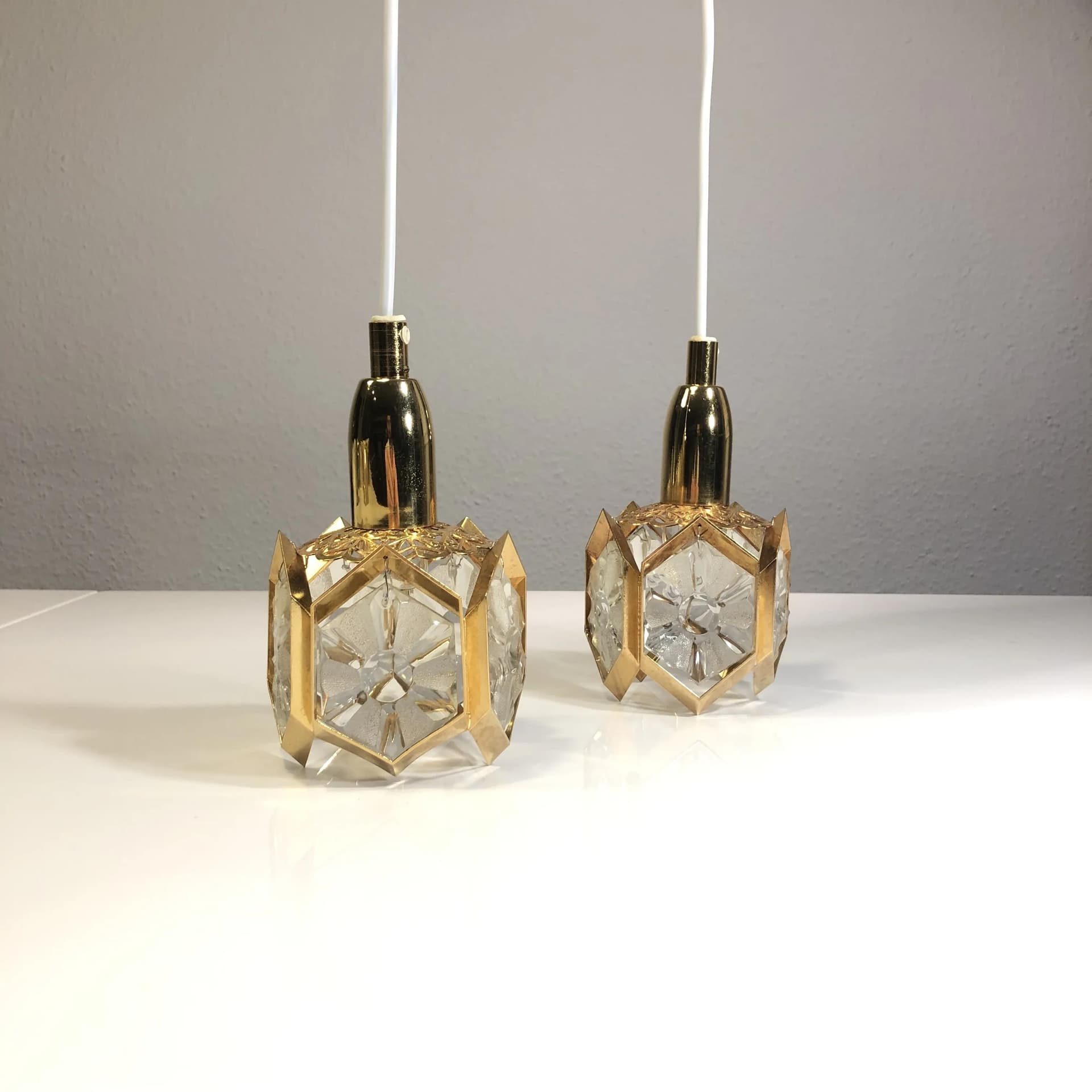 Para lamp wiszących, złocony mosiądz, kryształ, Szwecja, lata 70. - 30596