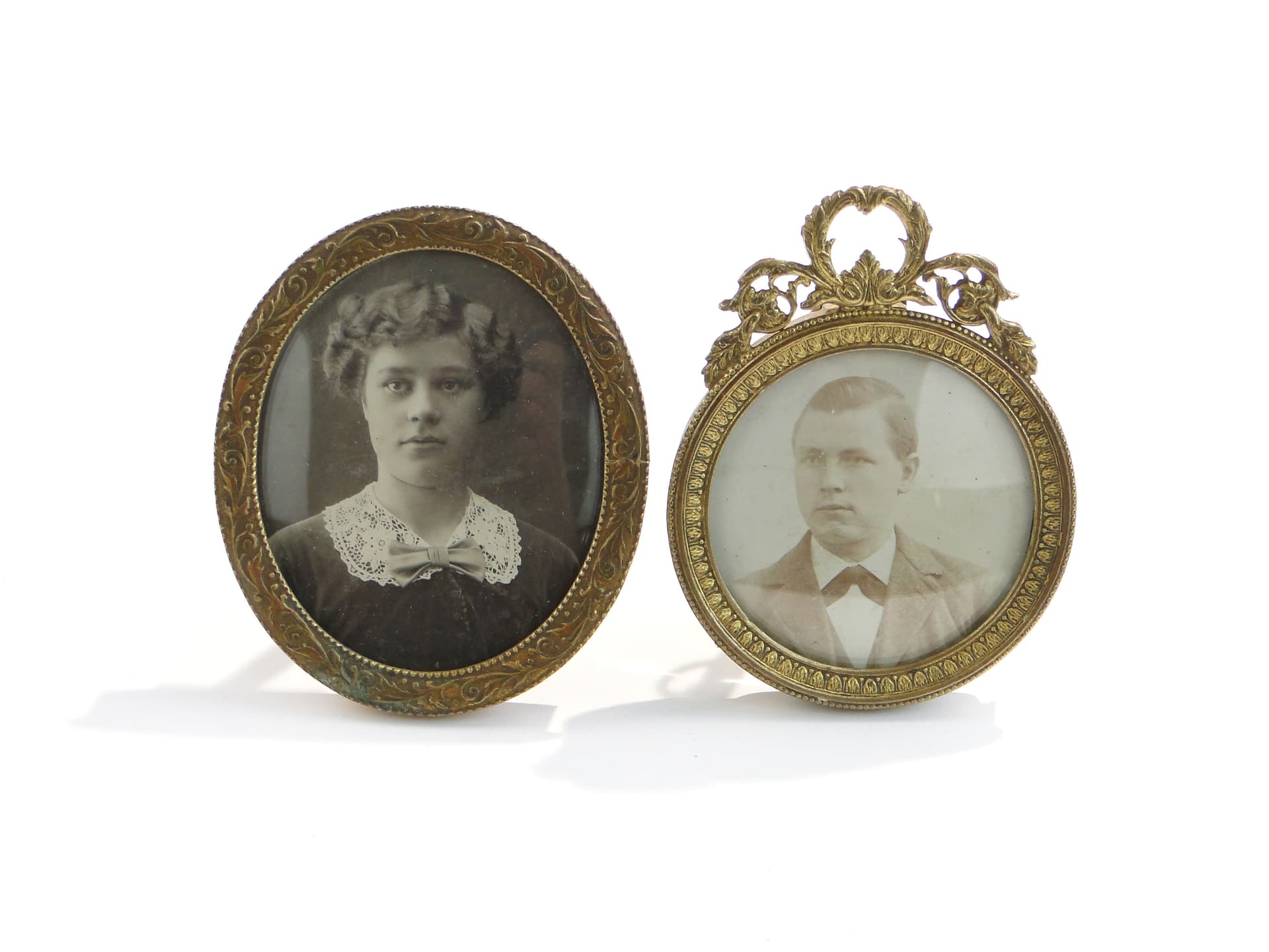 Elliptical Photo Frame, gilded bronze, France, 19th c. - 3650