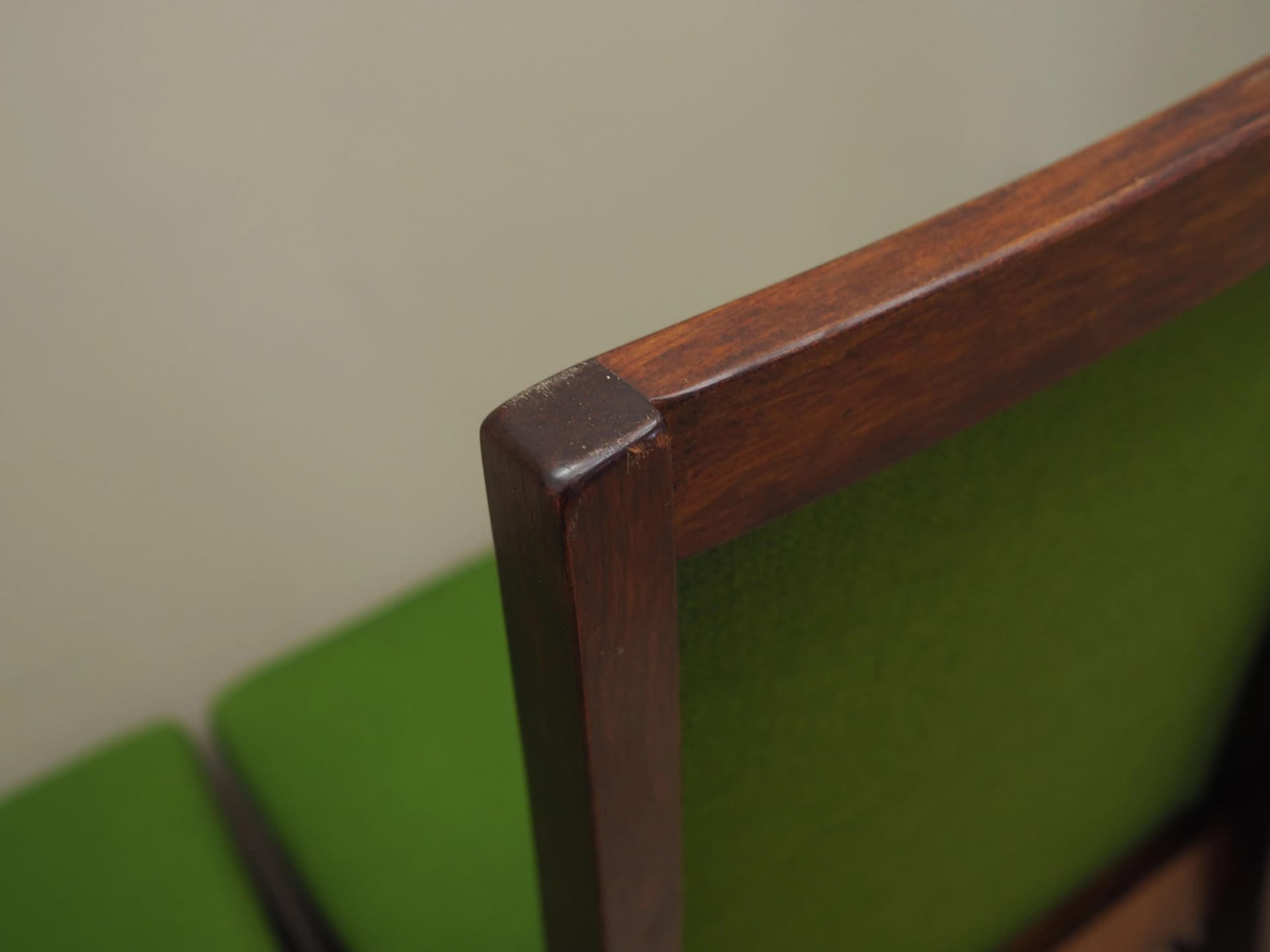 Komplet czterech krzeseł, palisander ciemnobrązowy, tkanina zielona, Dyrlund, Dania, lata 70. - 30919