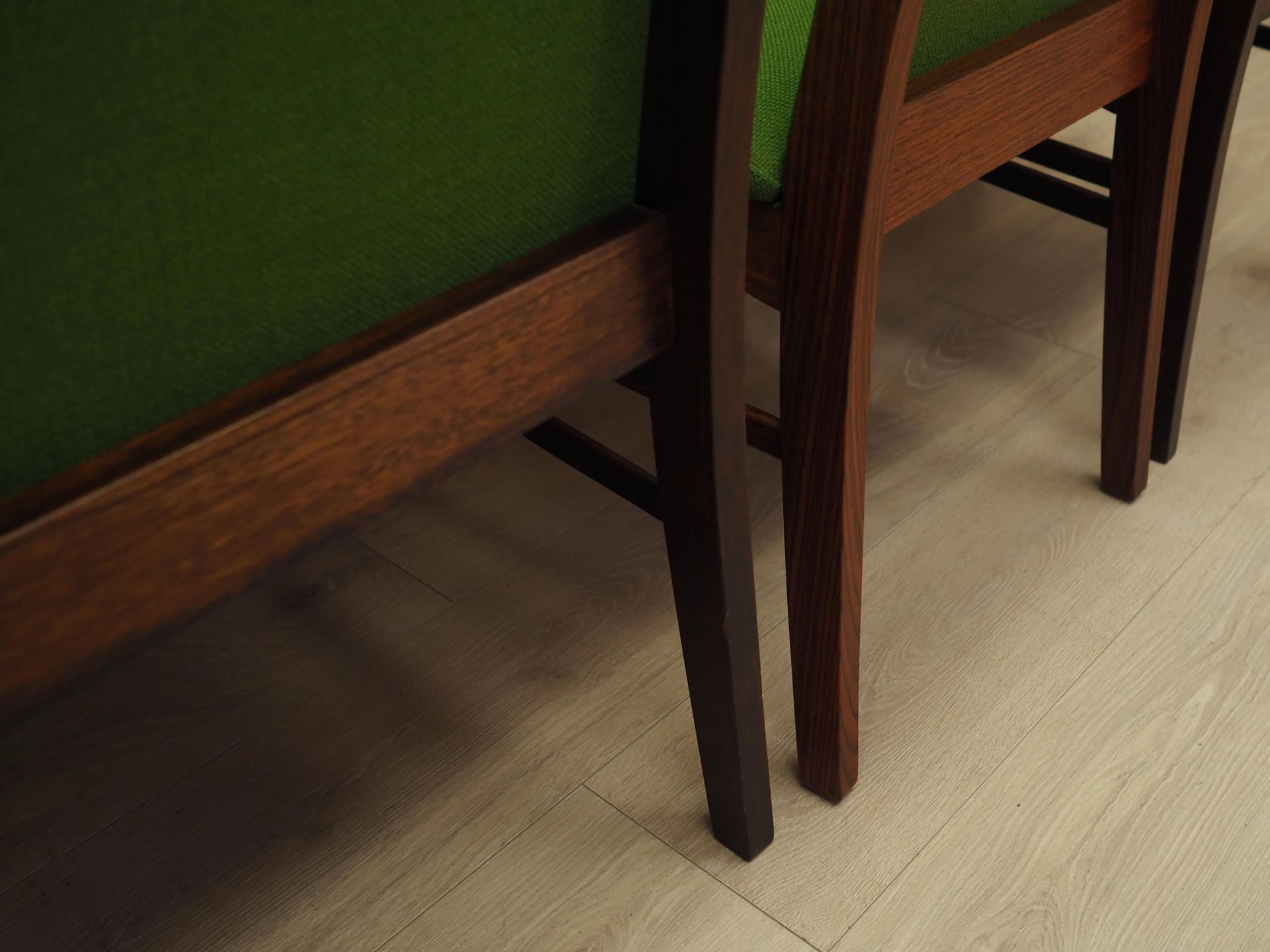 Komplet czterech krzeseł, palisander ciemnobrązowy, tkanina zielona, Dyrlund, Dania, lata 70. - 30921