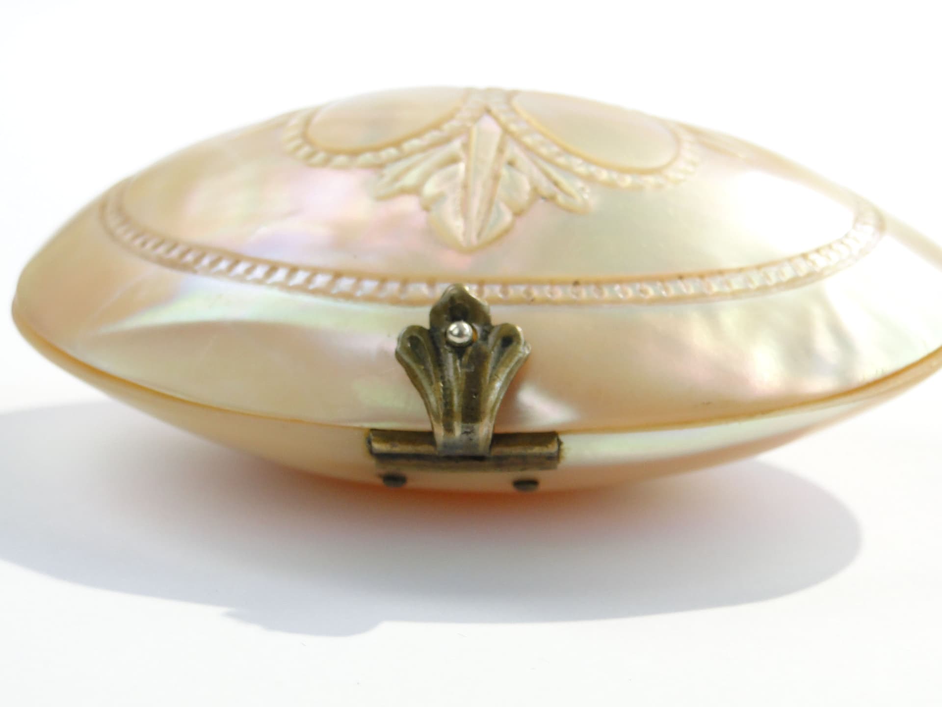 Coin purse Biedermeier, ivory white mother-of-pearl, brass, Austria, 19th c. - 3667