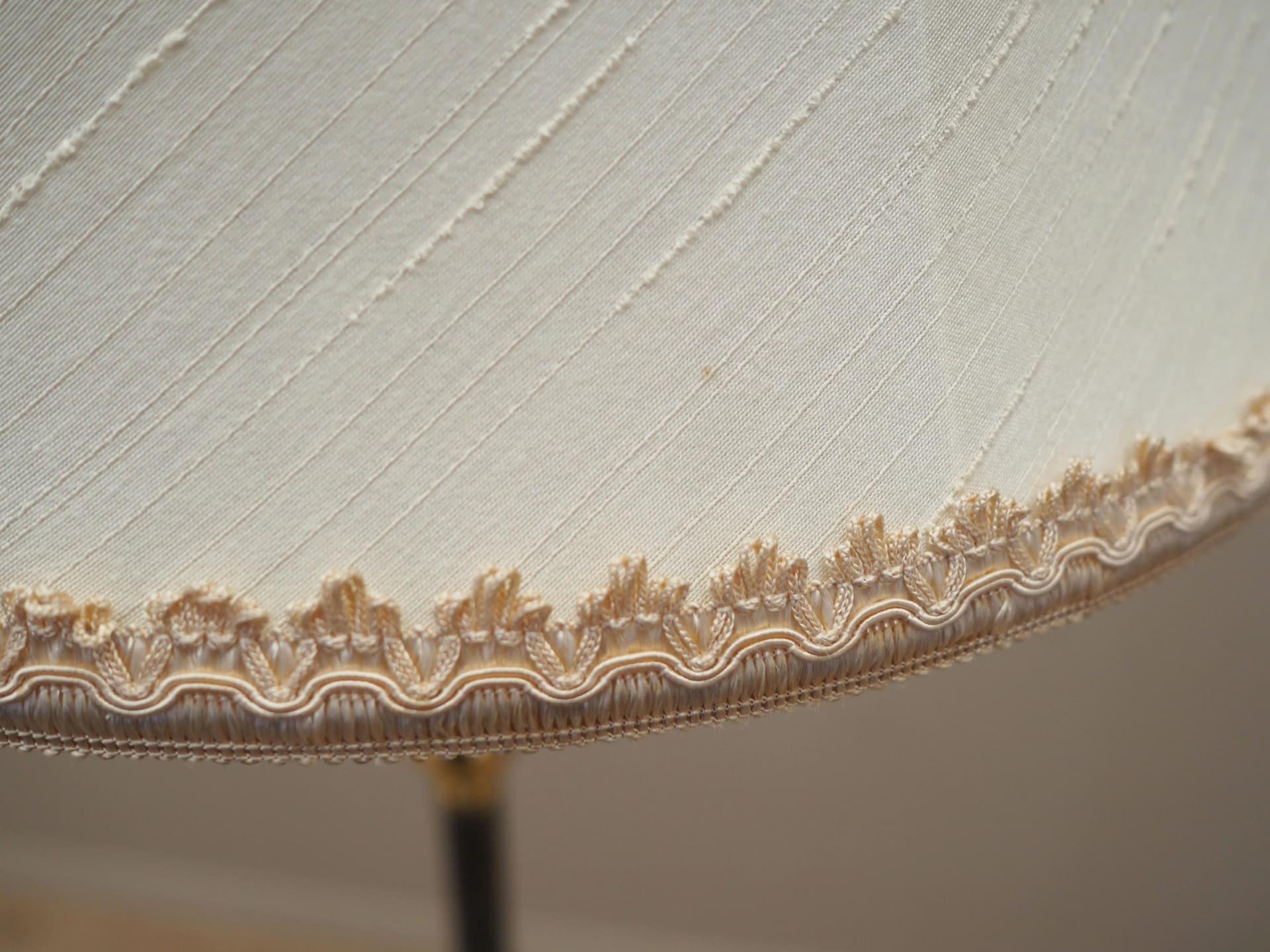 Lampa podłogowa, metal złoty, Dania, lata 70. - 31087