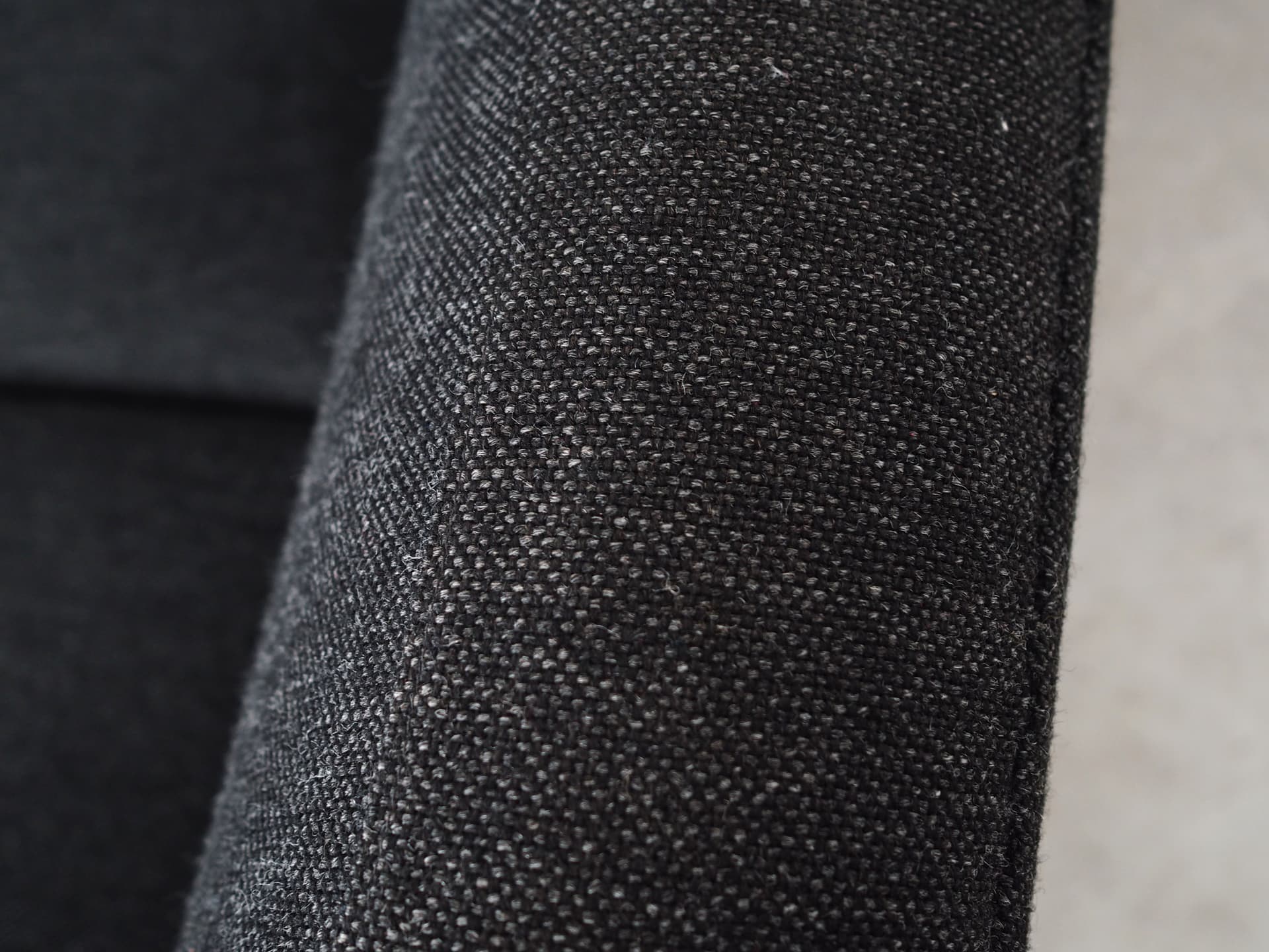 Sofa Capri, tkanina szara, metal, proj. J. Andersen, Dania, lata 60. - 64332