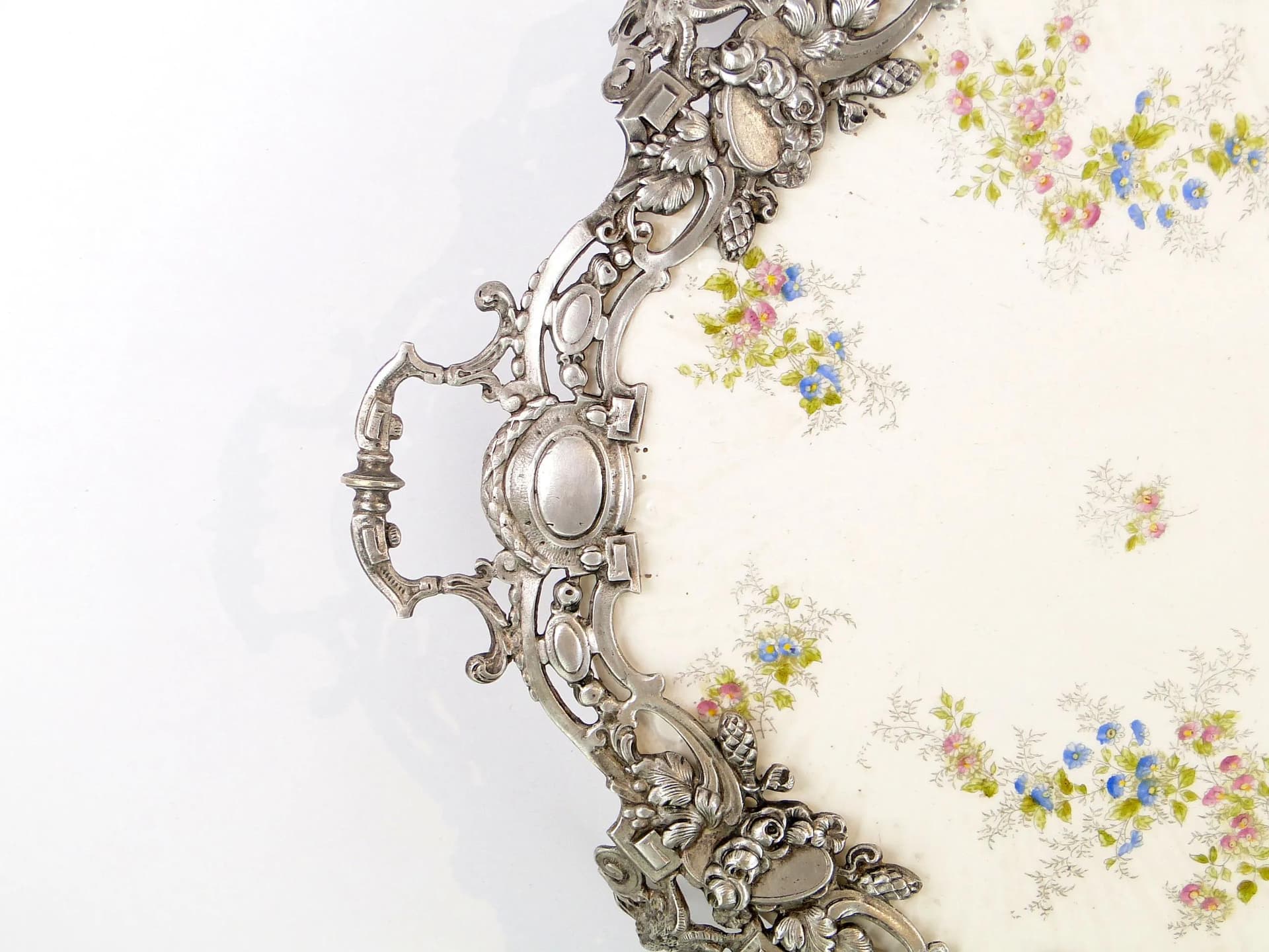 Taca eklektyczna, ceramika biała, metal srebrny, Austria, XIX w. - 31192