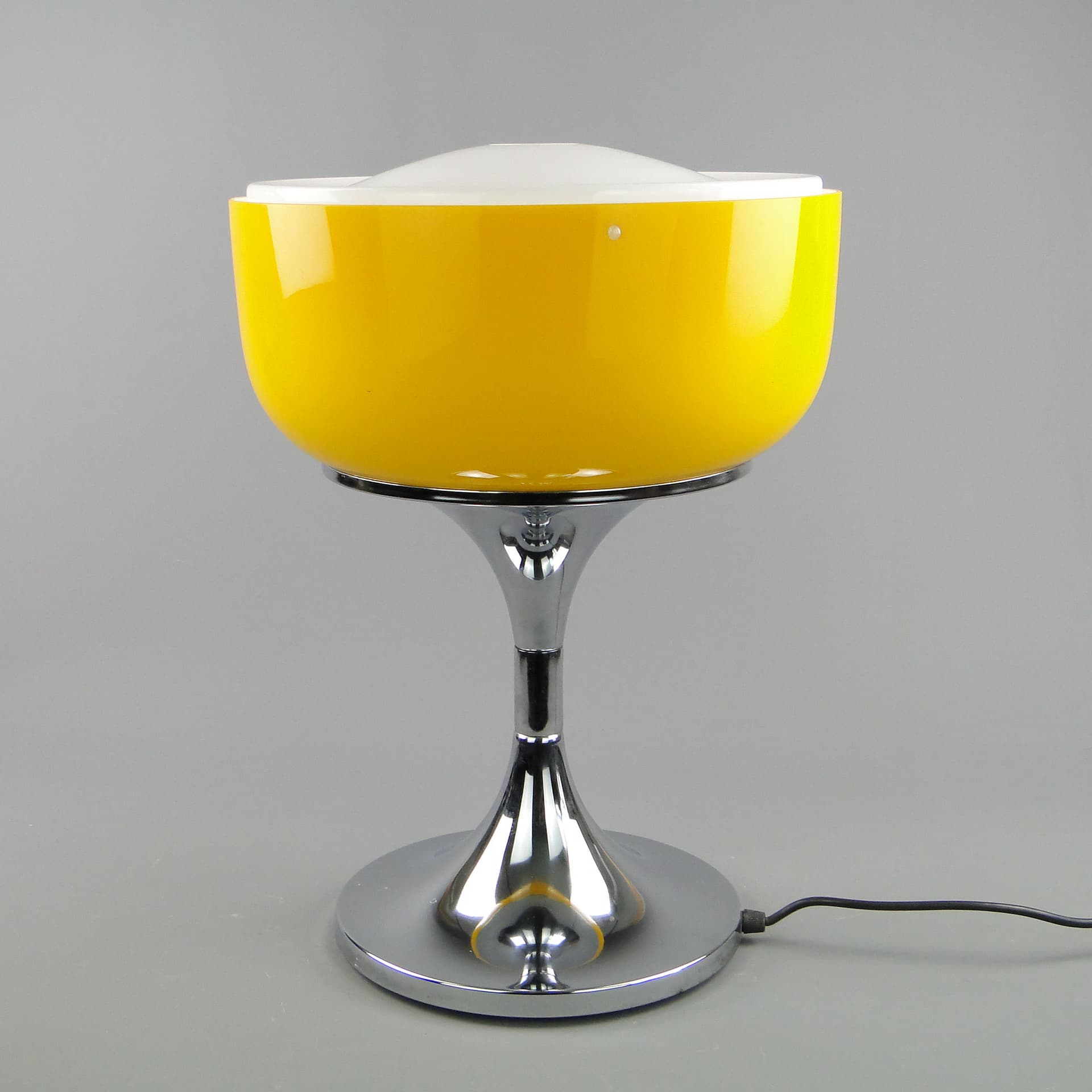 Table Lamp Space Age, yellow acrylic, chrome steel, by L. Massoni, Harvey Guzzini, Italy, 1970s. - 3718
