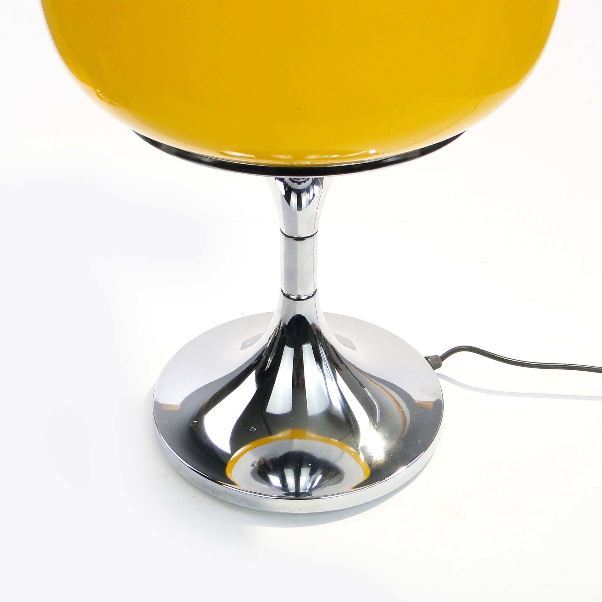 Table Lamp Space Age, yellow acrylic, chrome steel, by L. Massoni, Harvey Guzzini, Italy, 1970s. - 3713