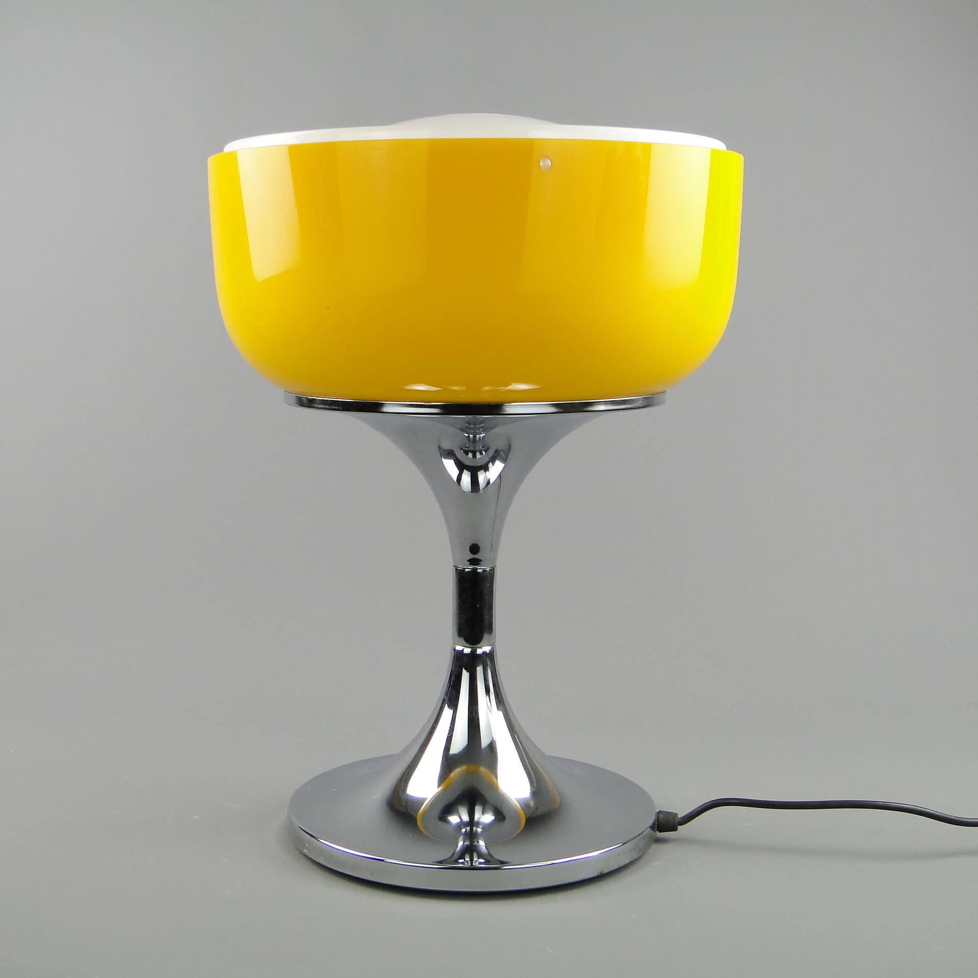Table Lamp Space Age, yellow acrylic, chrome steel, by L. Massoni, Harvey Guzzini, Italy, 1970s. - 3719