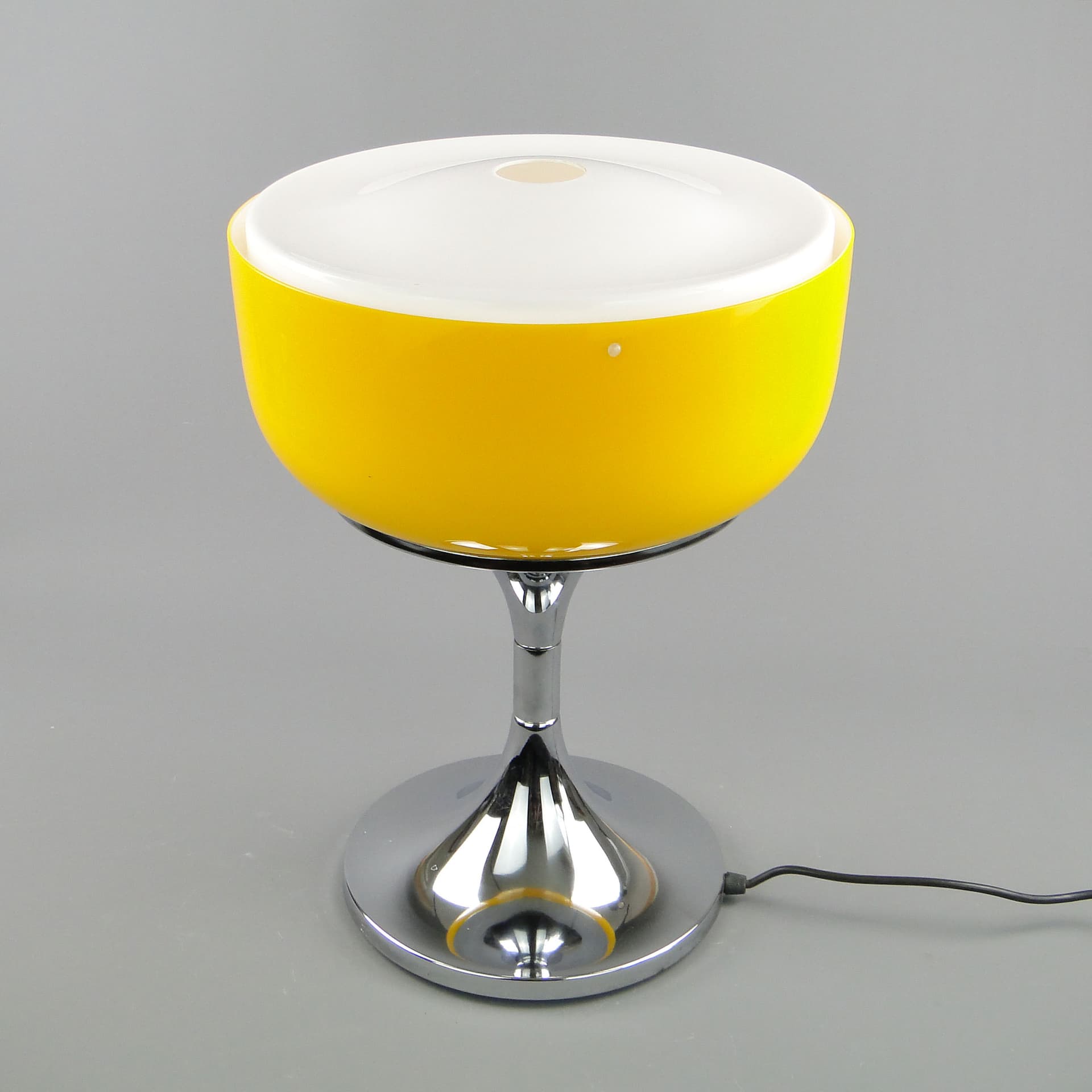 Table Lamp Space Age, yellow acrylic, chrome steel, by L. Massoni, Harvey Guzzini, Italy, 1970s. - 3717