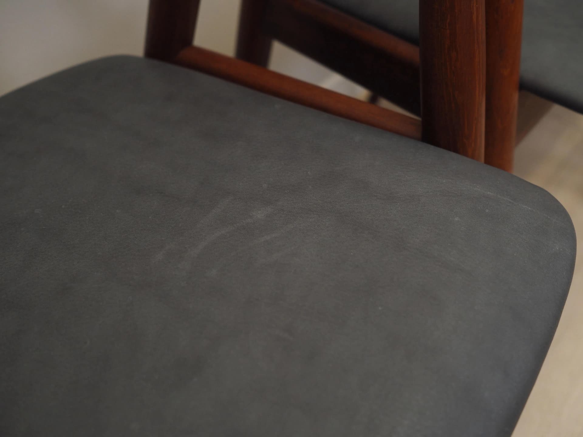 Komplet czterech krzeseł, teak szary, proj. E. Larsen & A. B. Madsen, Dania, lata 60. - 31469