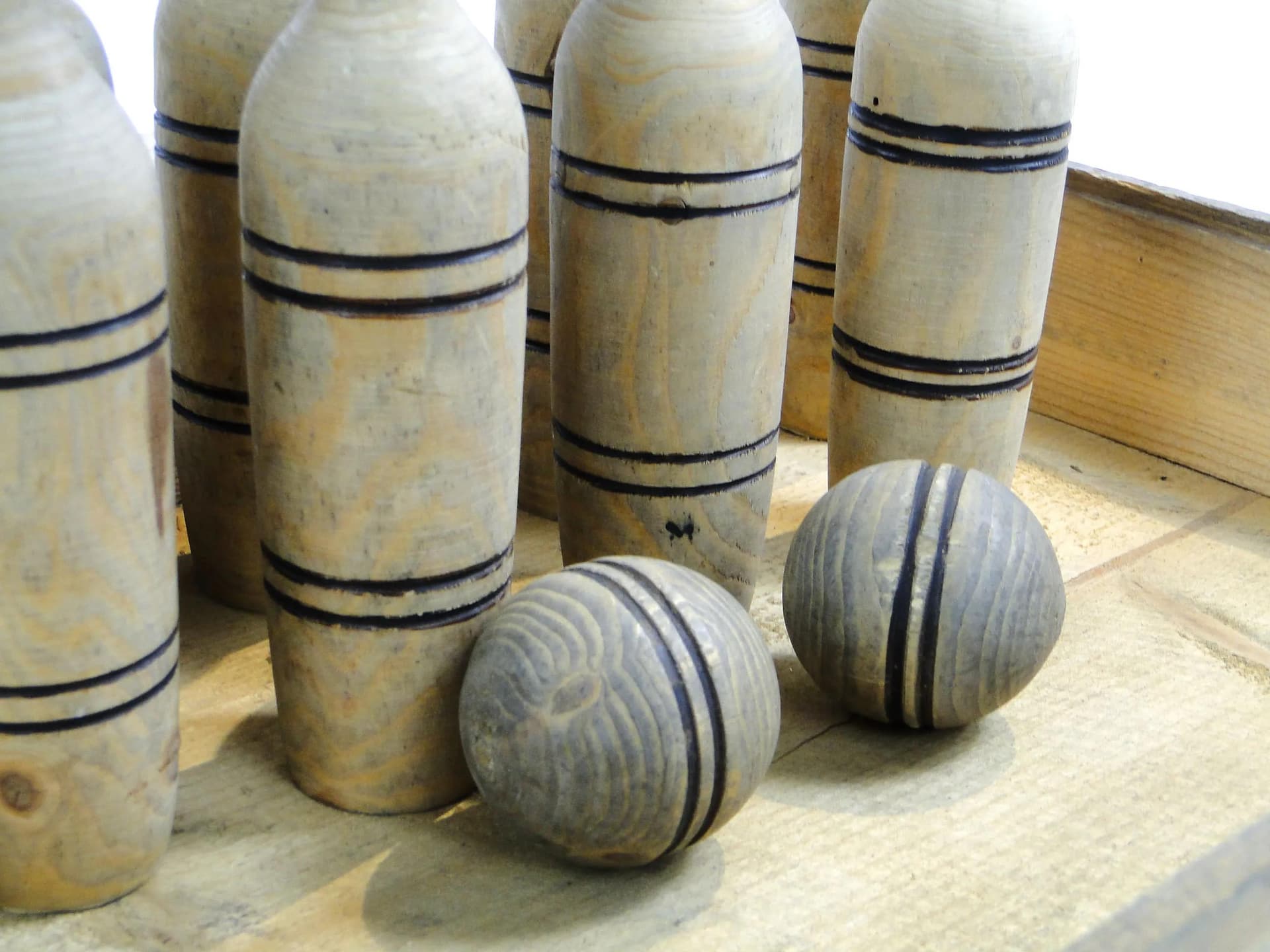 Bowling set, folk, beige wood, Poland, early 20th c. - 31593