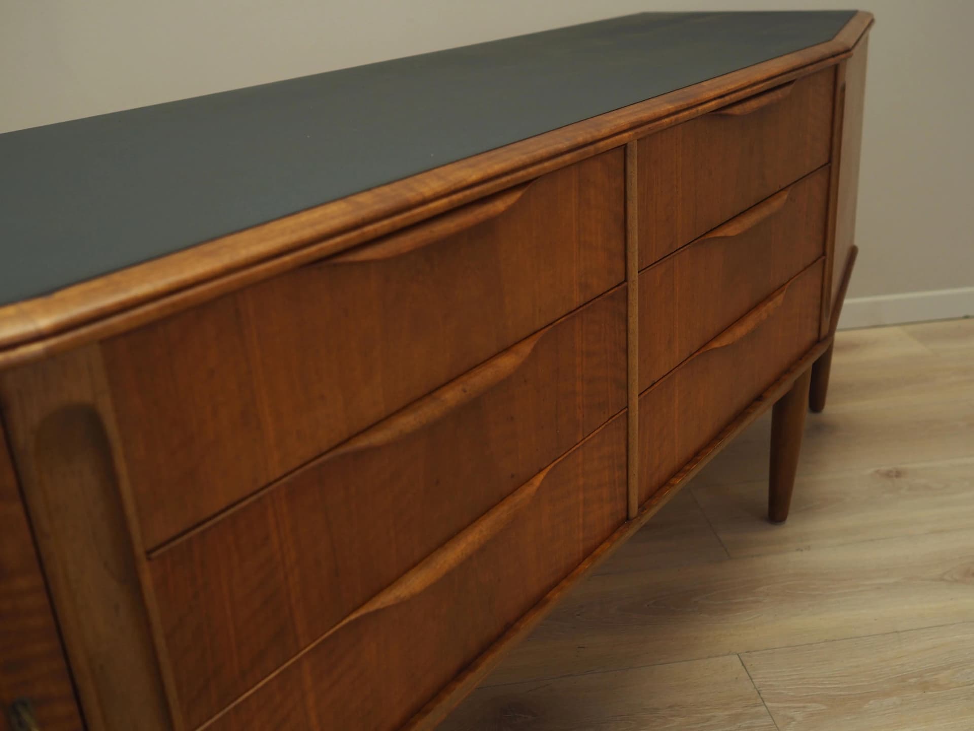 Sideboard duński, orzech włoski brązowy, Dania, lata 60. - 31623