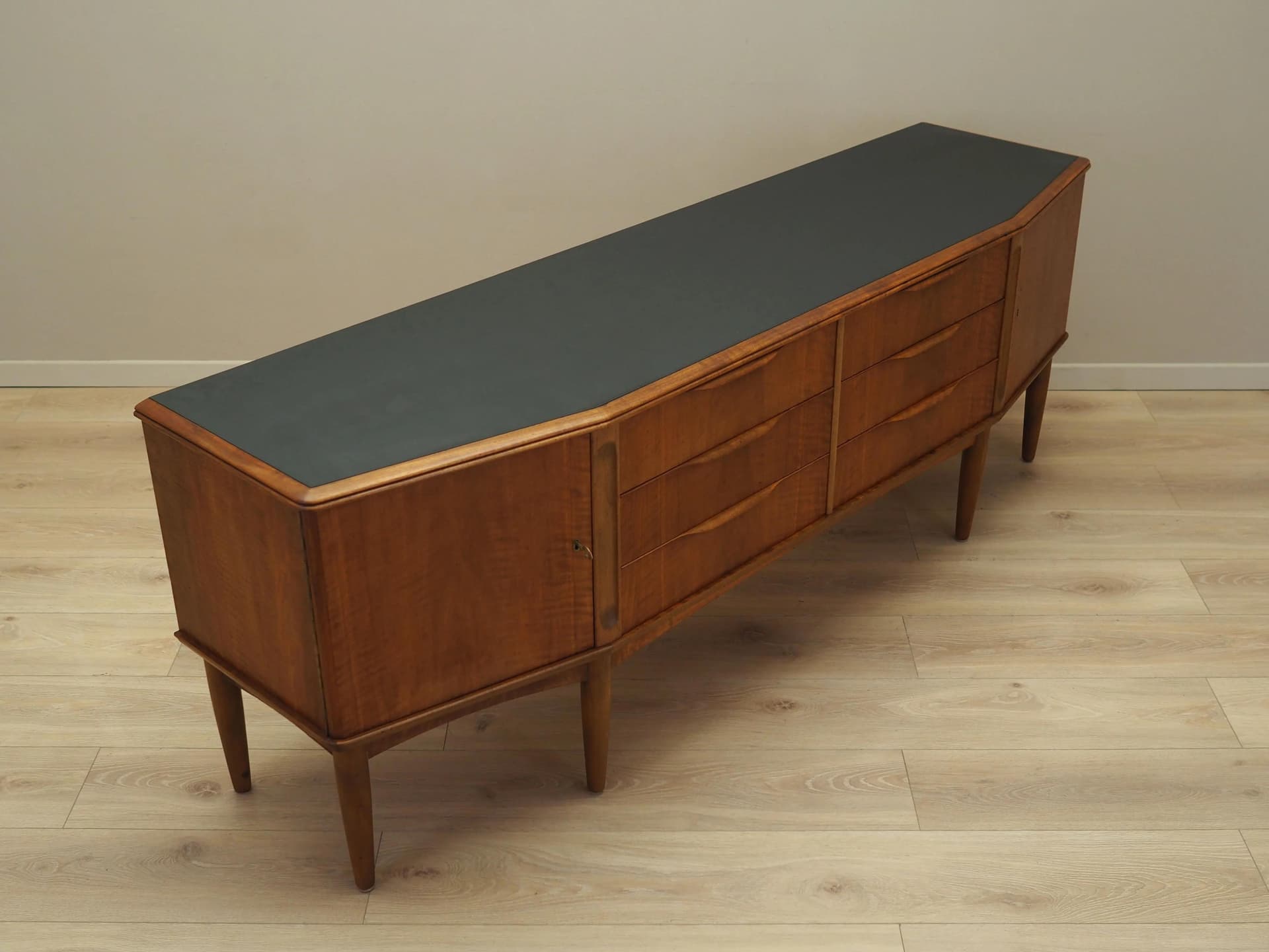 Sideboard duński, orzech włoski brązowy, Dania, lata 60. - 31617