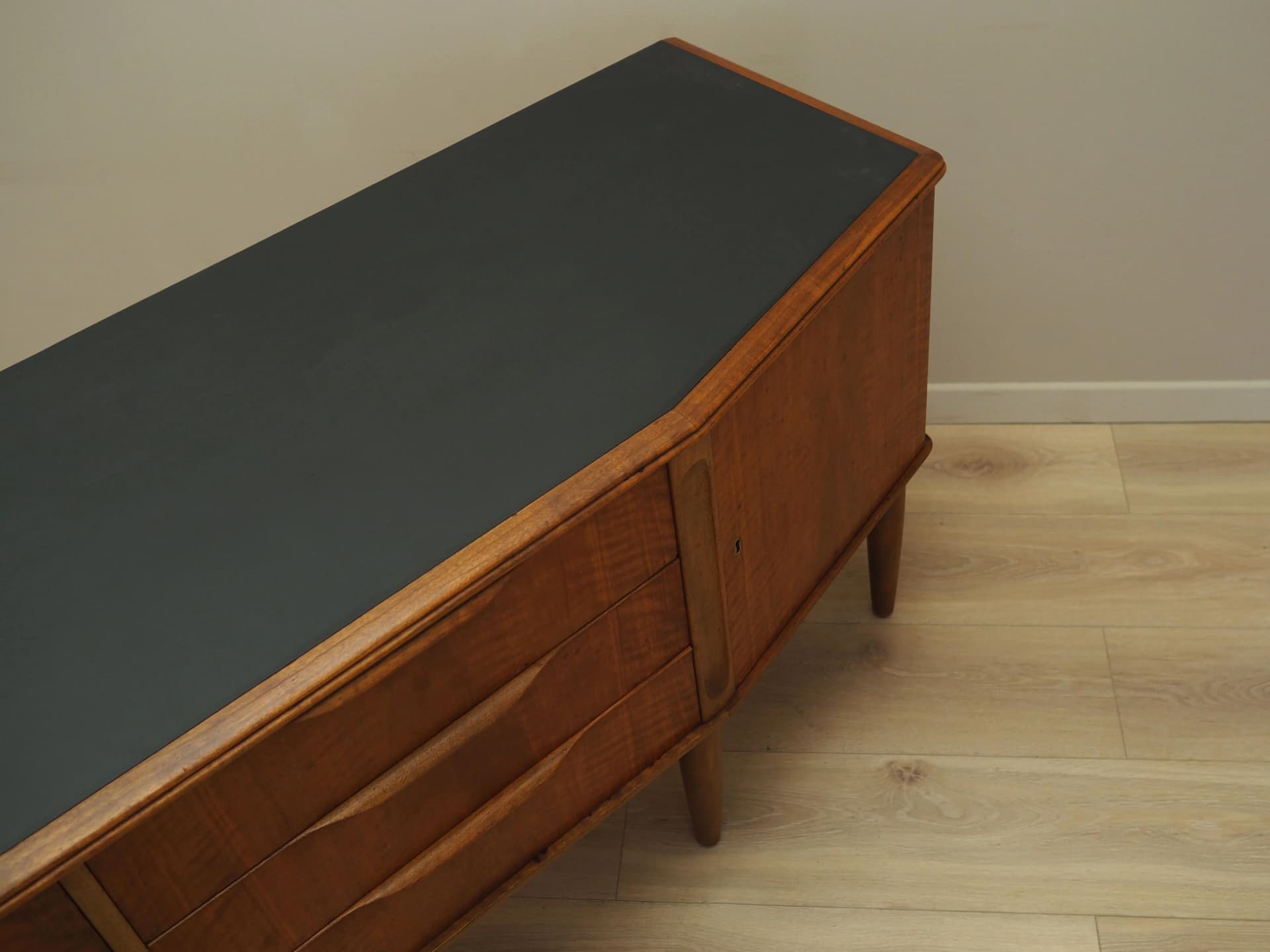 Sideboard duński, orzech włoski brązowy, Dania, lata 60. - 31619