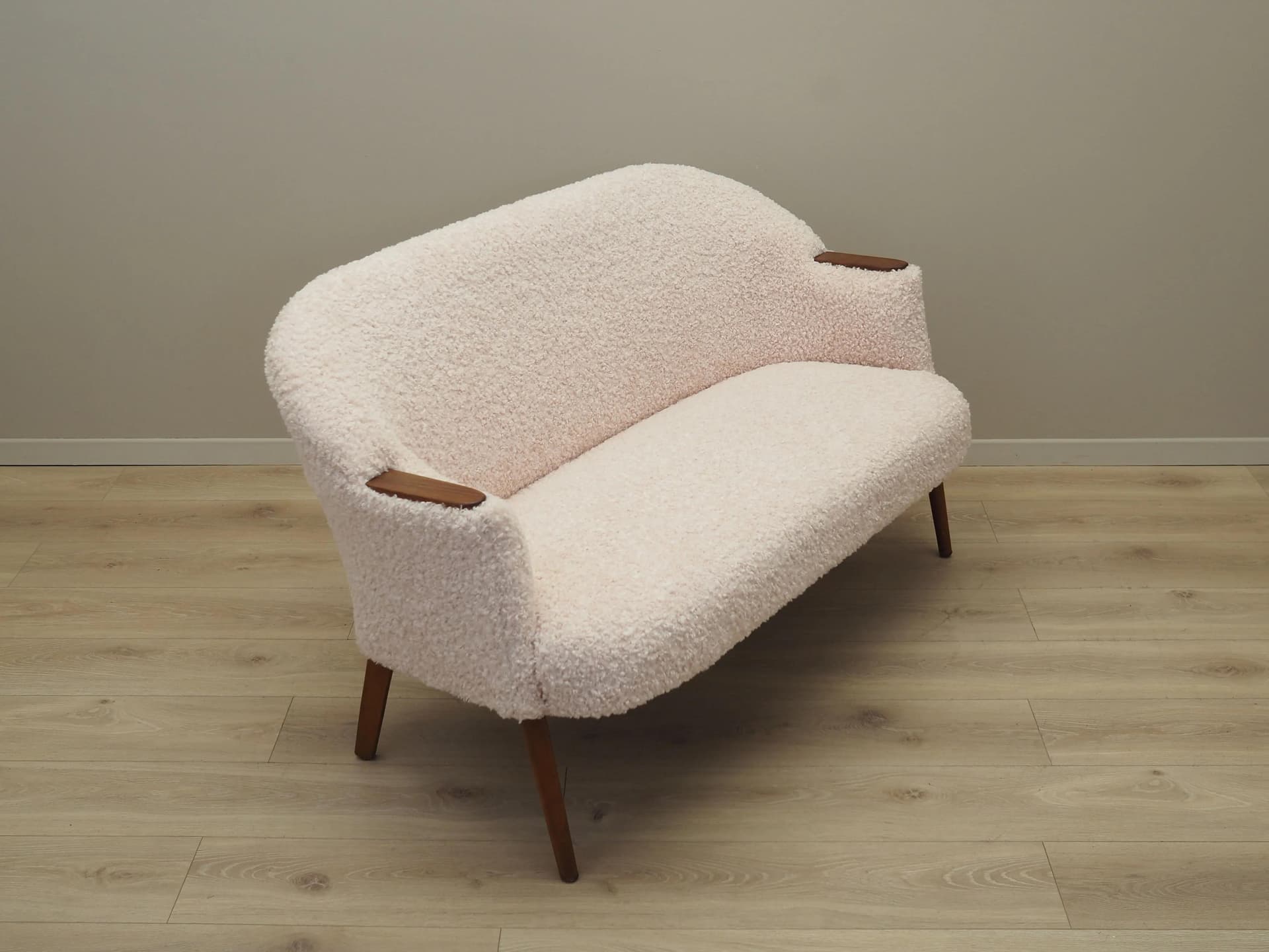 Sofa, beżowy, bouclé, drewno bukowe, Dania, lata 70. - 31612