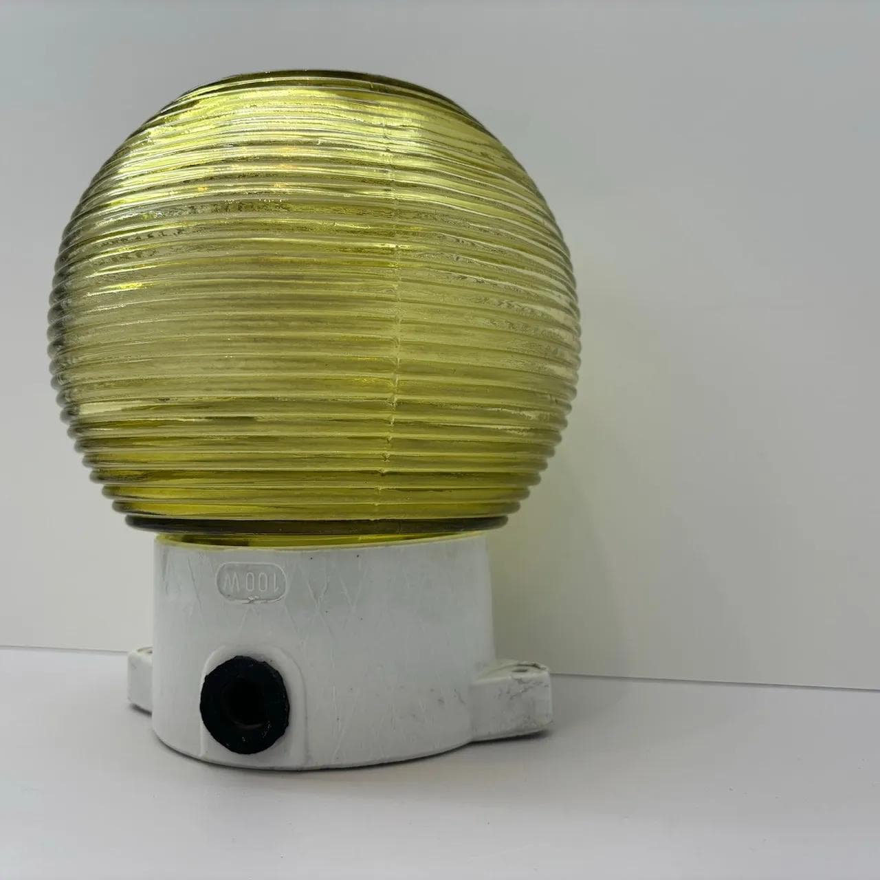 Żółty, szklano-porcelitowy kinkiet industrialny, Niemcy, lata 70. - 31910