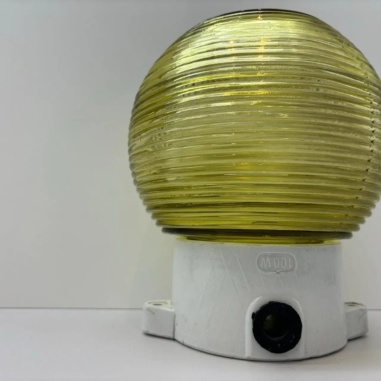 Żółty, szklano-porcelitowy kinkiet industrialny, Niemcy, lata 70. - 31911