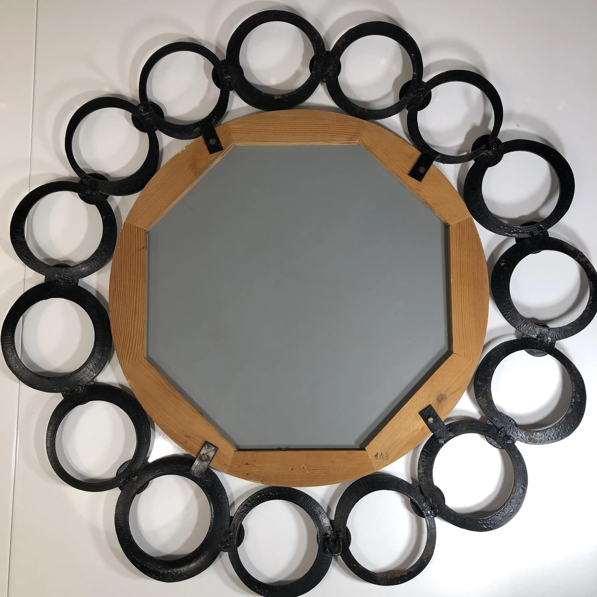 Lustro ścienne okrągłe, brązowy ciemny, metal, Niemcy, lata 60. - 31887