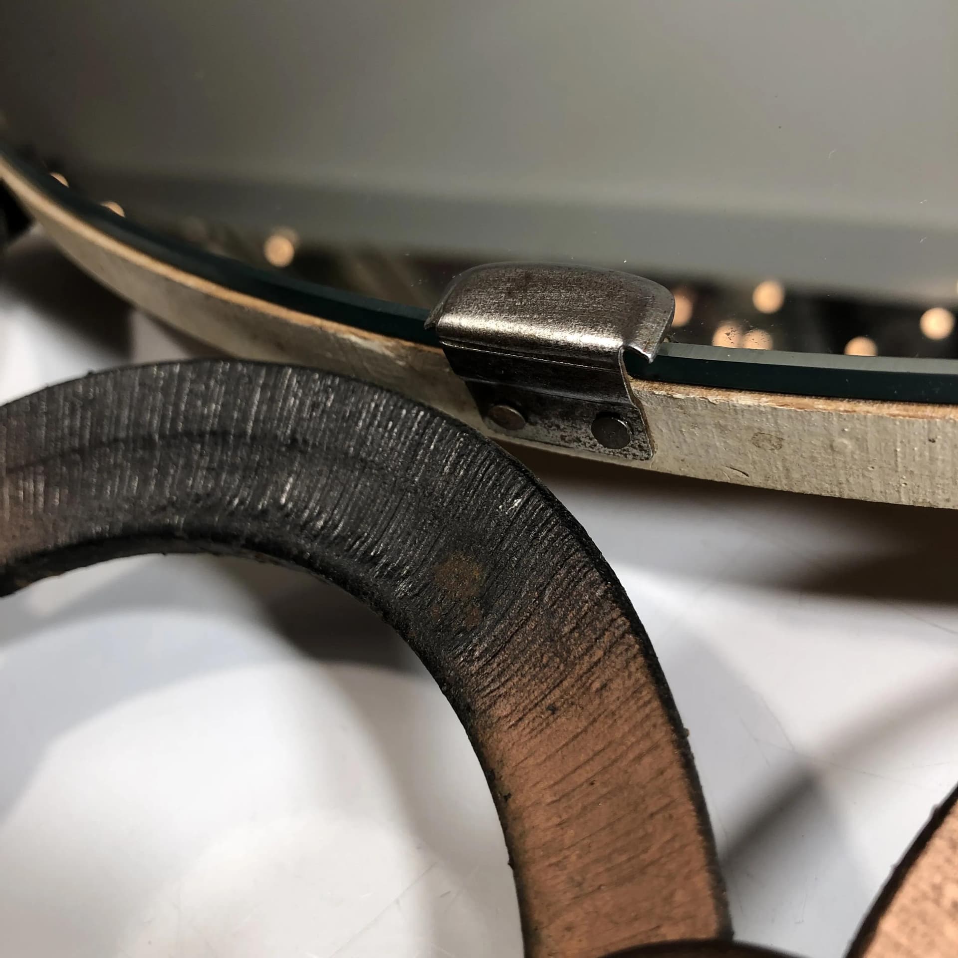 Lustro ścienne okrągłe, brązowy ciemny, metal, Niemcy, lata 60. - 31888