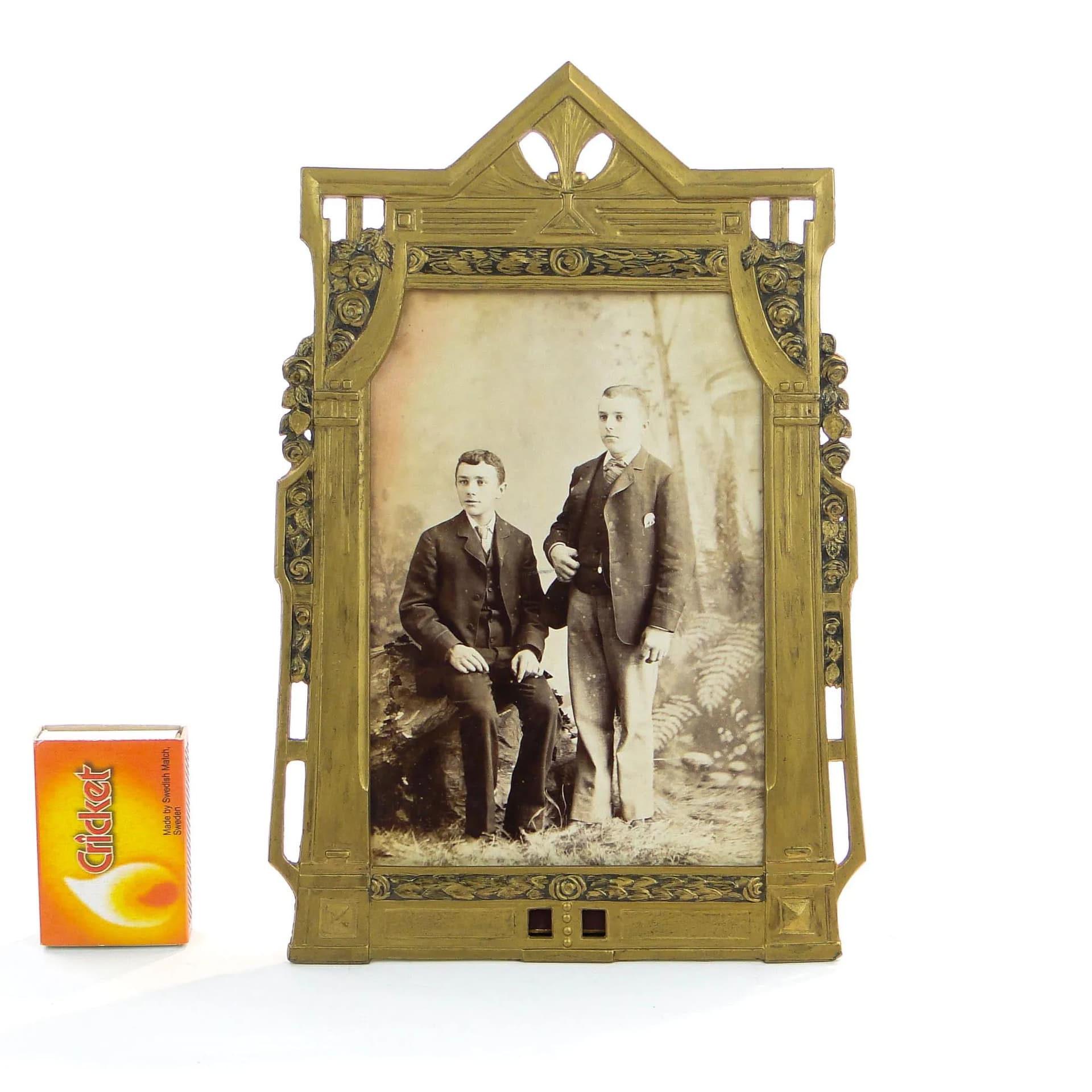Photo frame Art Nouveau, golden, gilt pewter steel, Poland, early 20th c. - 31959