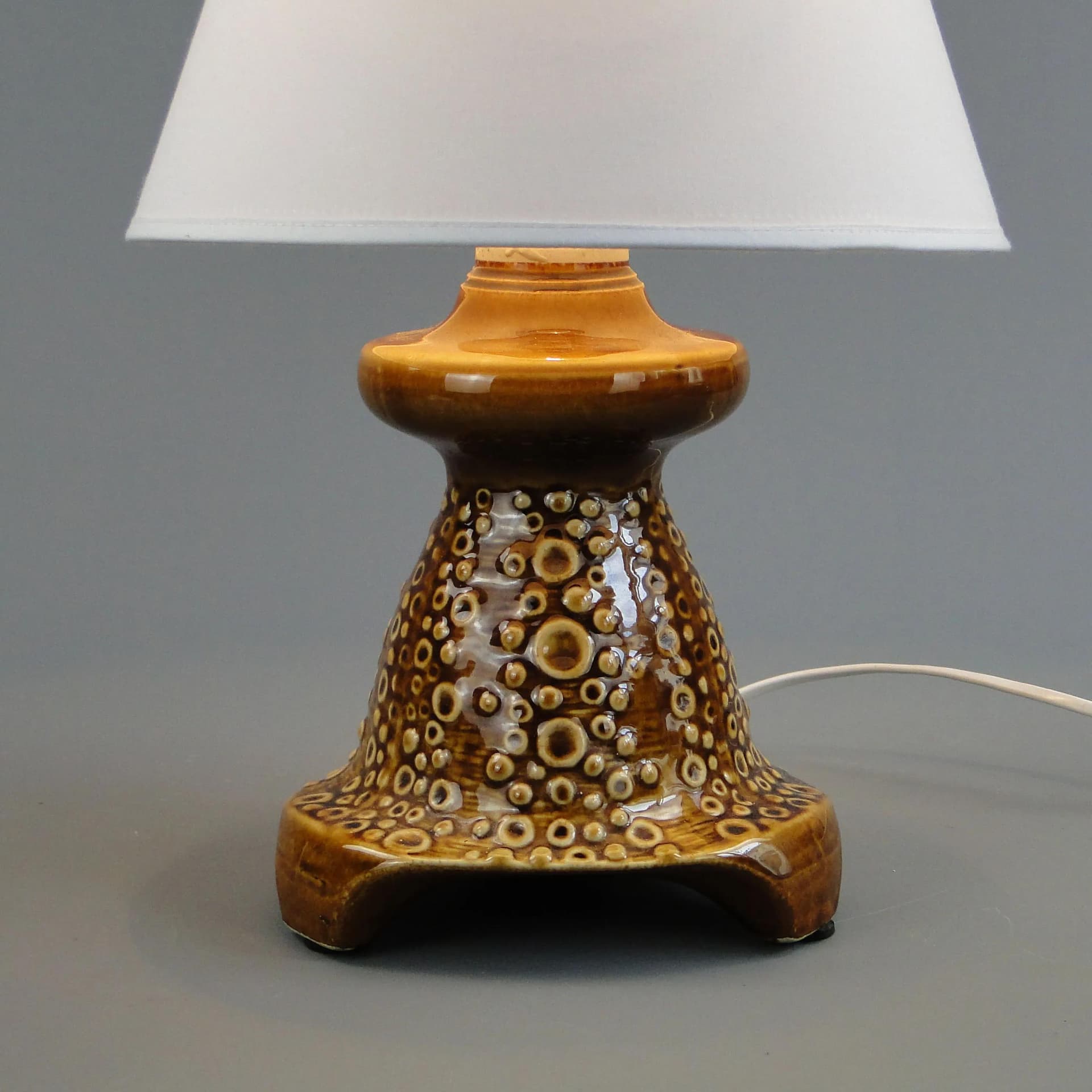 Lampa stołowa, ceramika brąz ciemny, proj. A. Sadulski, Polska, lata 70. - 32116