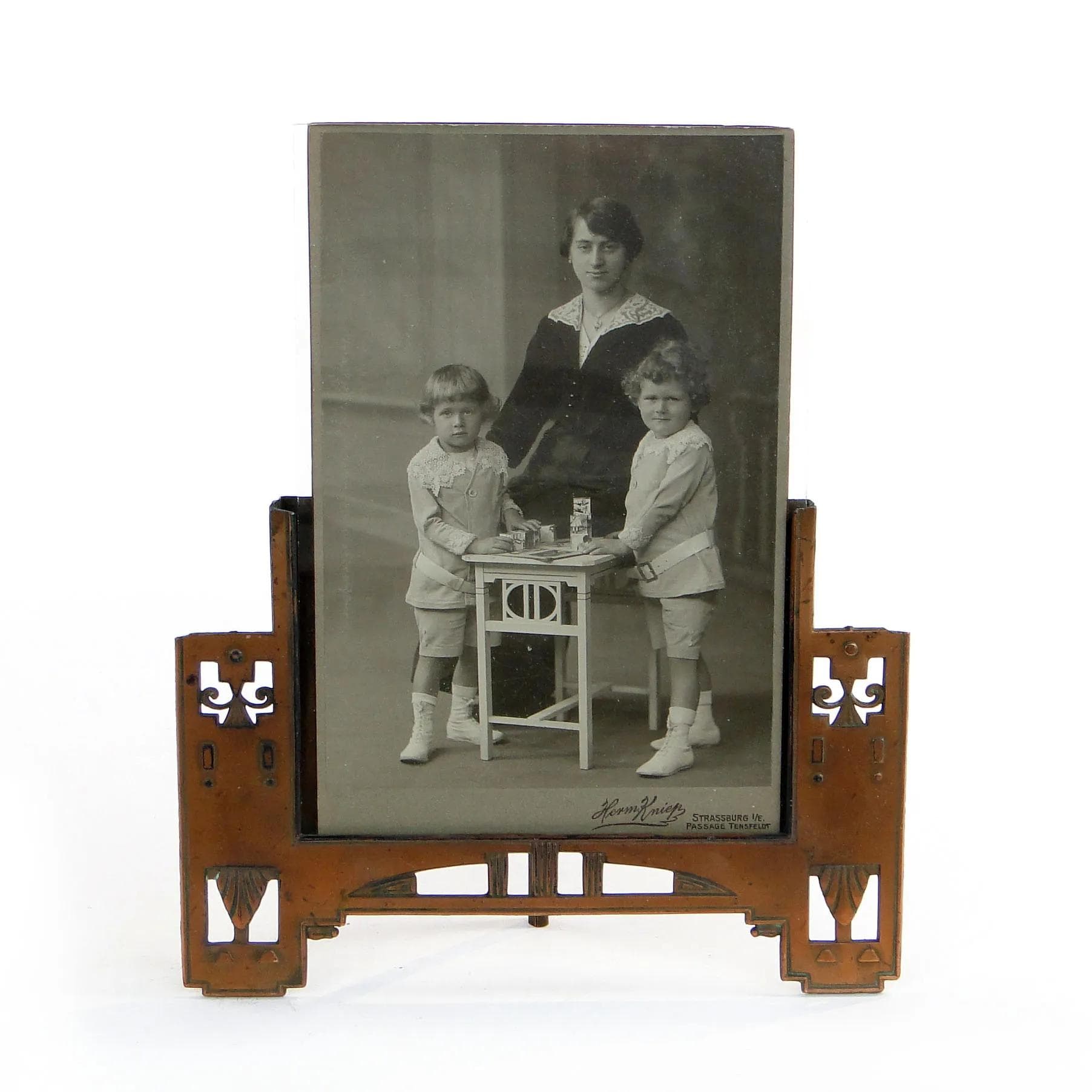 Photo frame, Vienna Secession, copper metal, Austria, early 20th c. - 32071