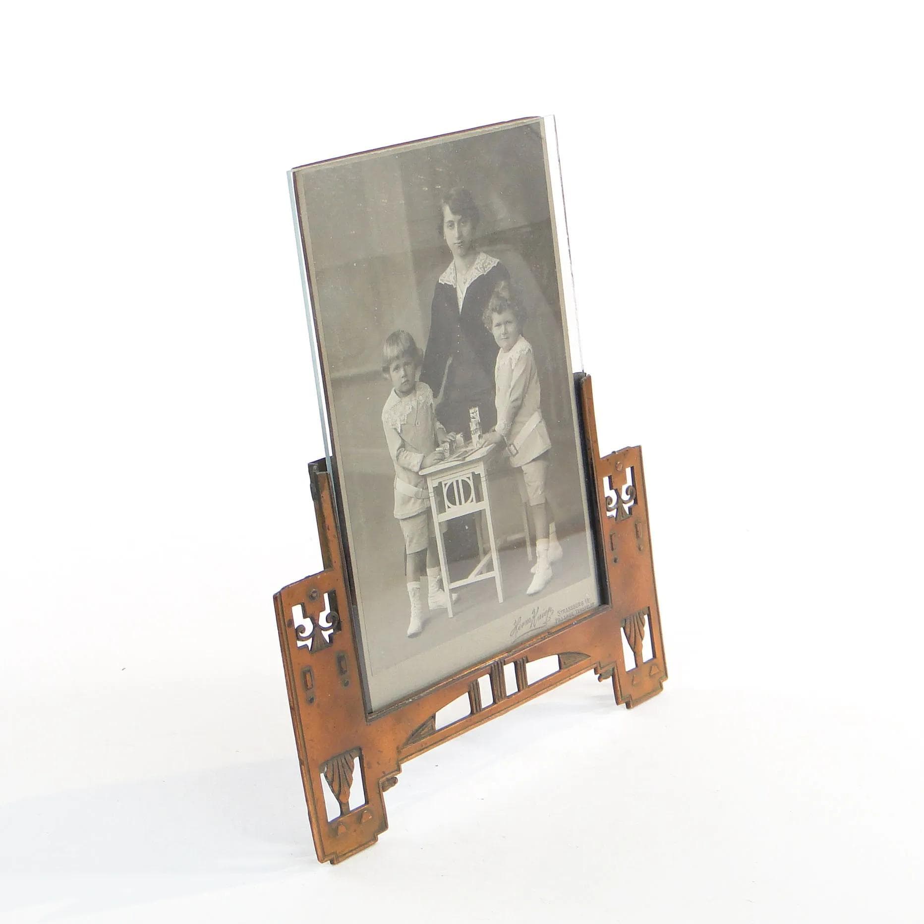 Photo frame, Vienna Secession, copper metal, Austria, early 20th c. - 32075
