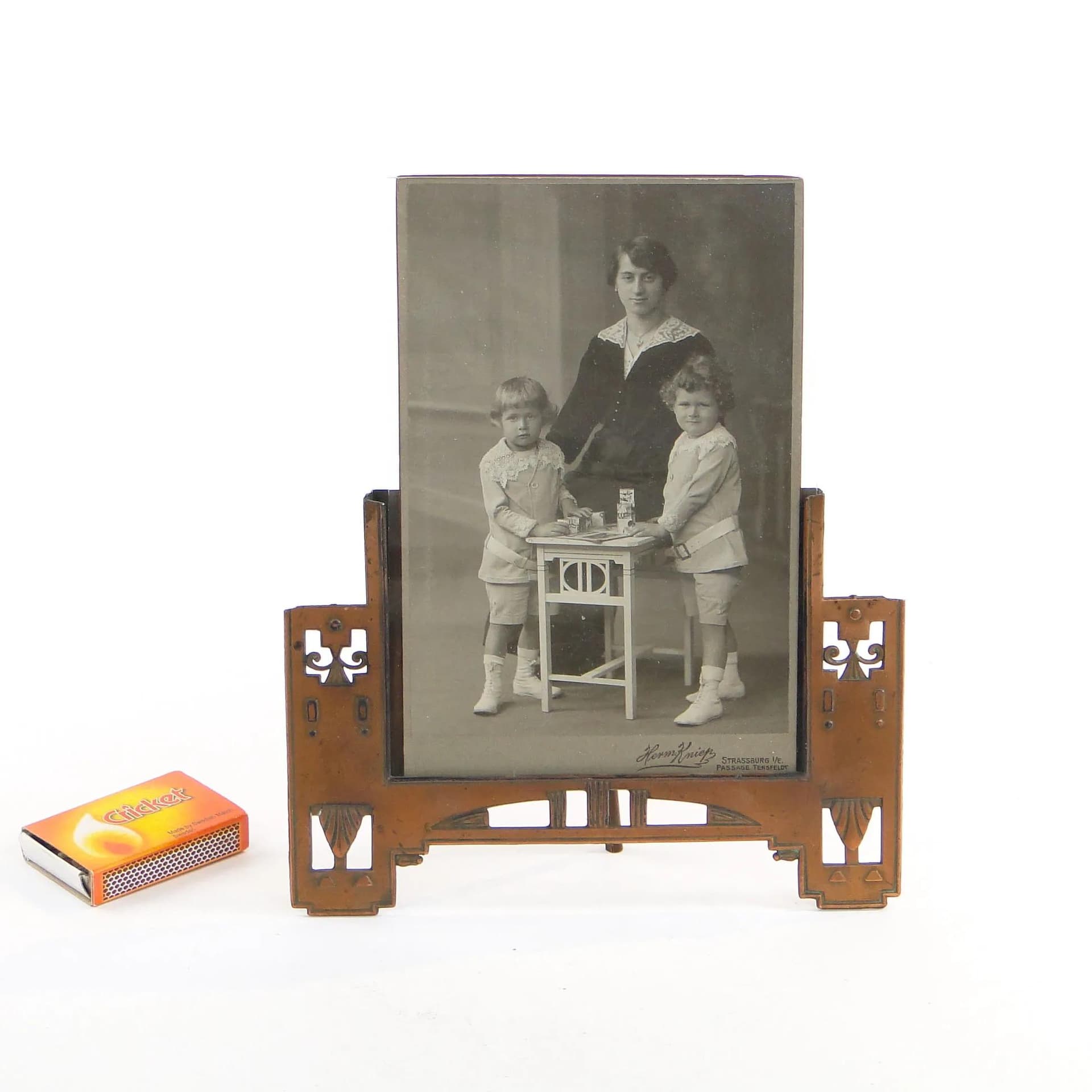 Photo frame, Vienna Secession, copper metal, Austria, early 20th c. - 32077