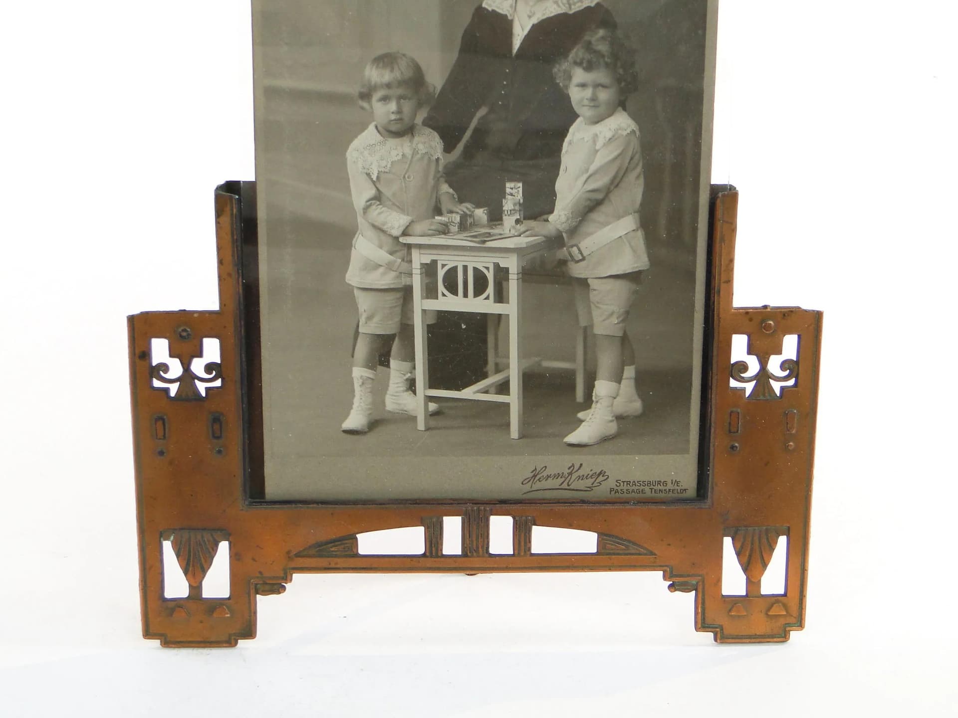 Photo frame, Vienna Secession, copper metal, Austria, early 20th c. - 32072