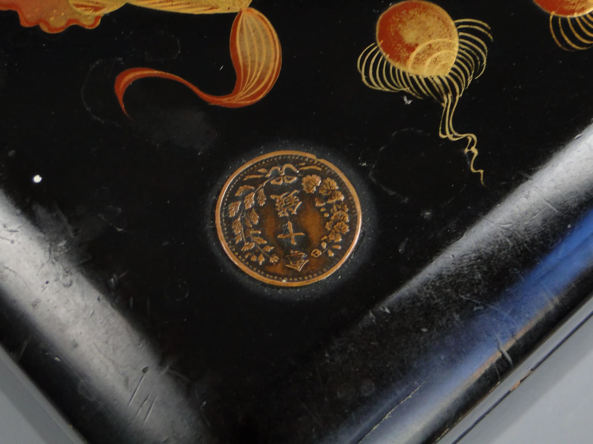 Pudełko lakowane, czarne, drewno, brąz, Japonia, początek XX w. - 32066